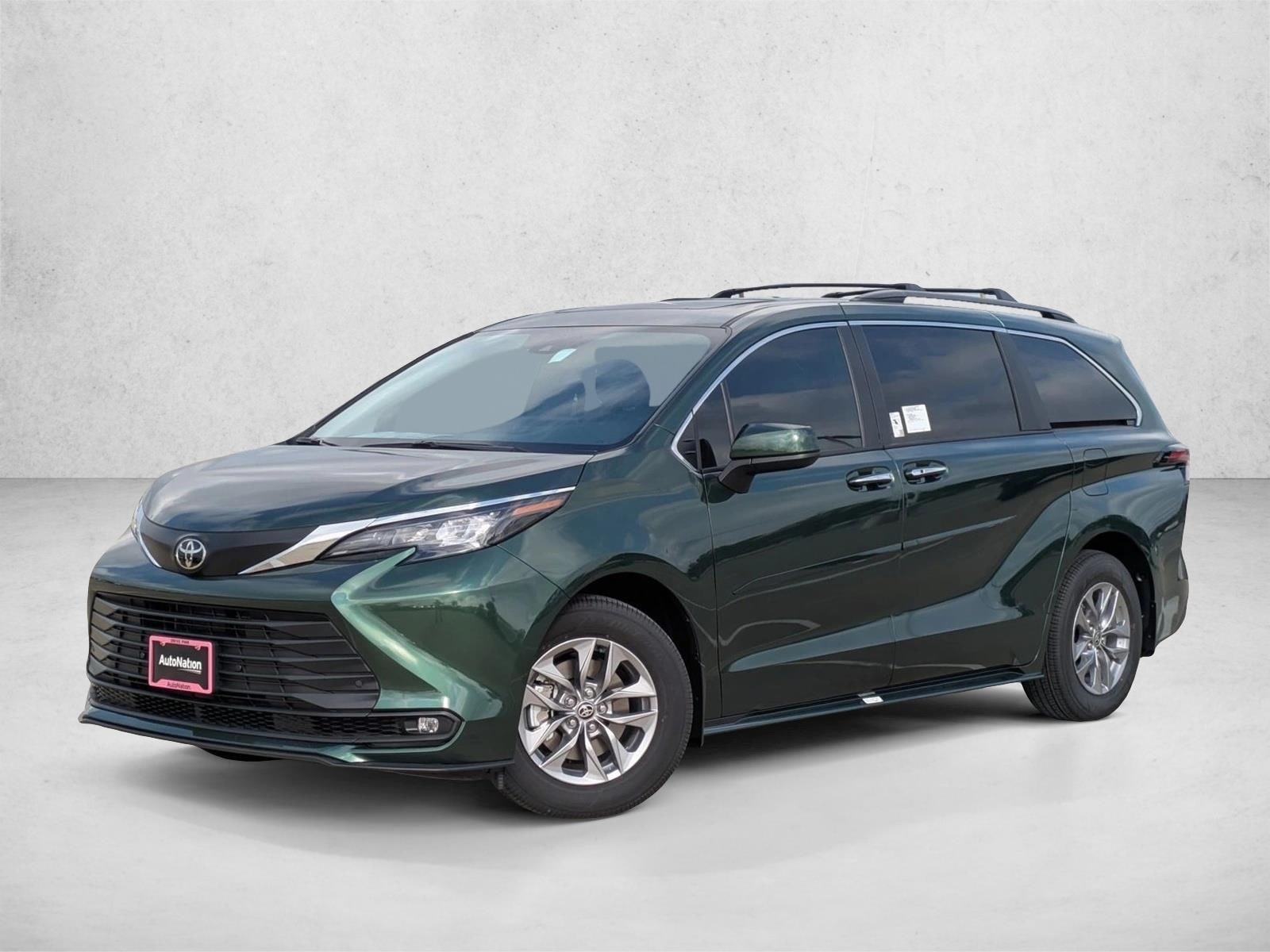 2026 Toyota Sienna XLE's photo