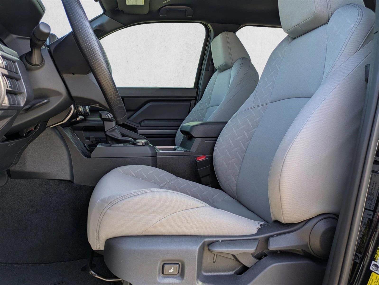 2025 Toyota Tacoma SR5 - Photo 16