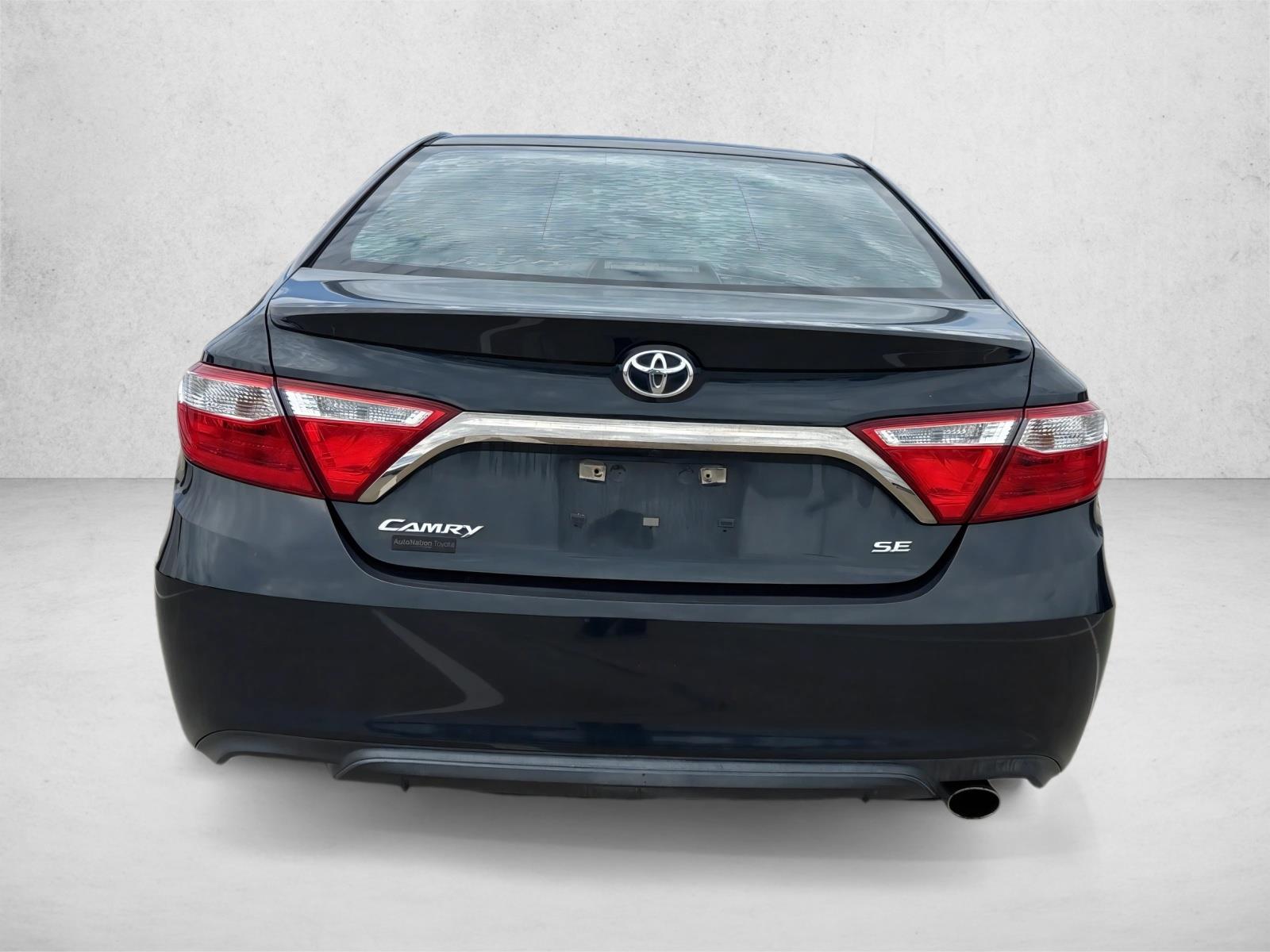 2017 Toyota Camry SE photo 4