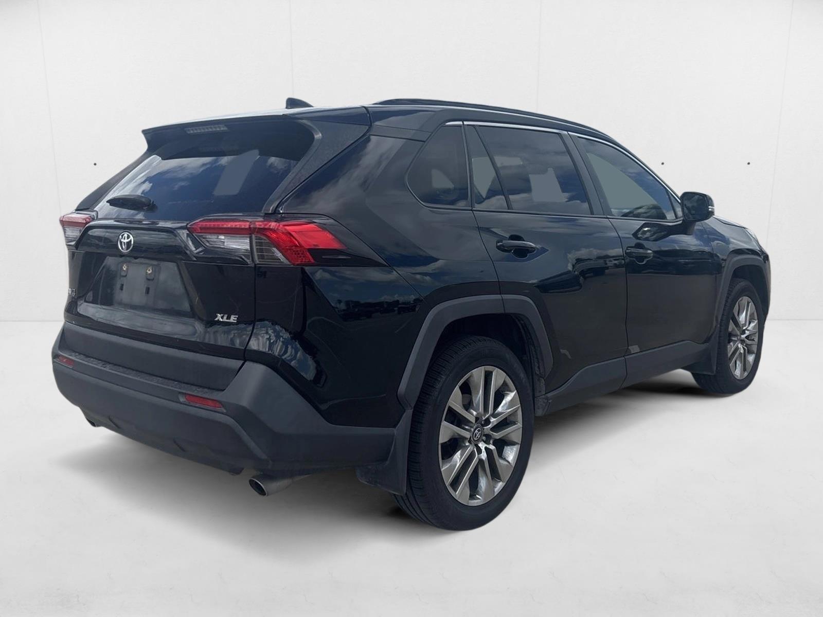 2020 Toyota RAV4 XLE Premium photo 4