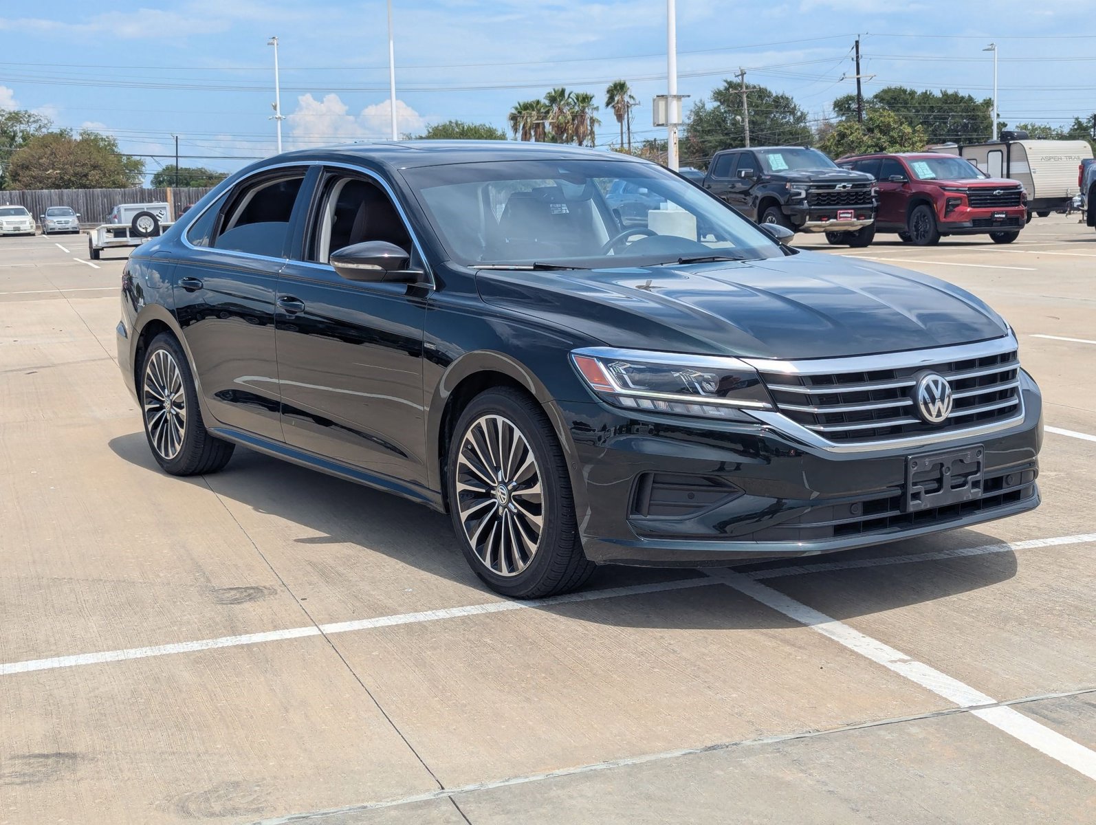 2022 Volkswagen Passat 2.0T Limited photo 3