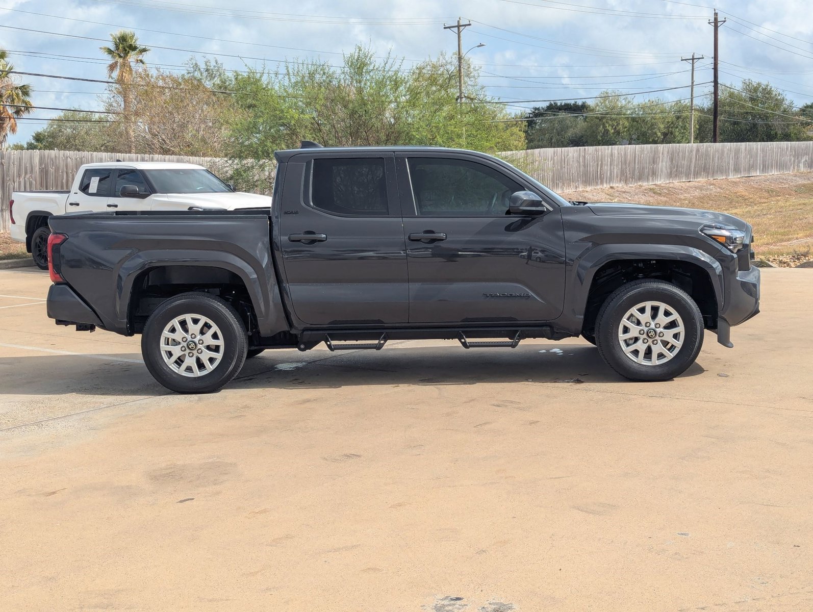 2025 Toyota Tacoma SR5 photo 4
