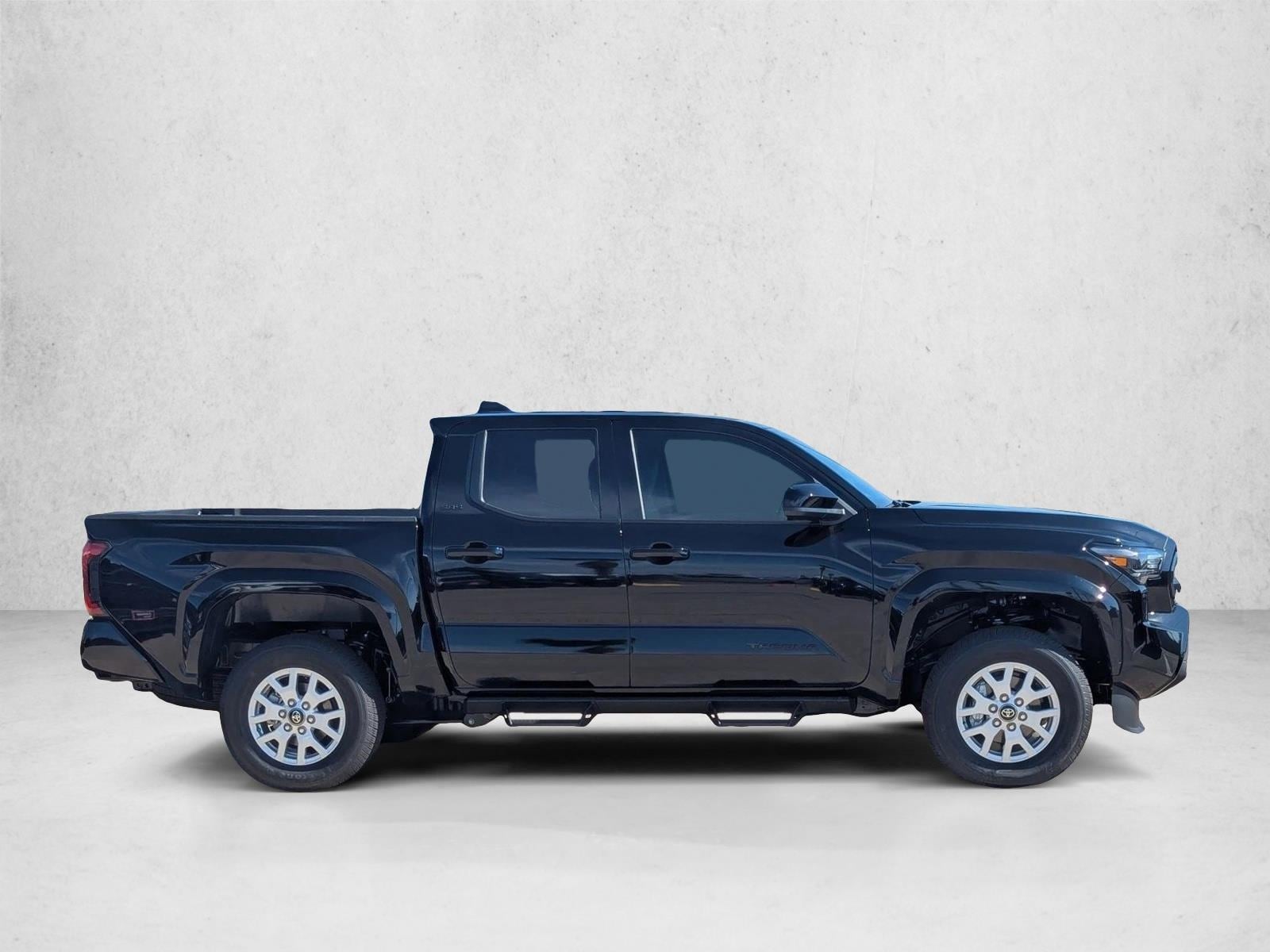 2025 Toyota Tacoma SR5 - Photo 8