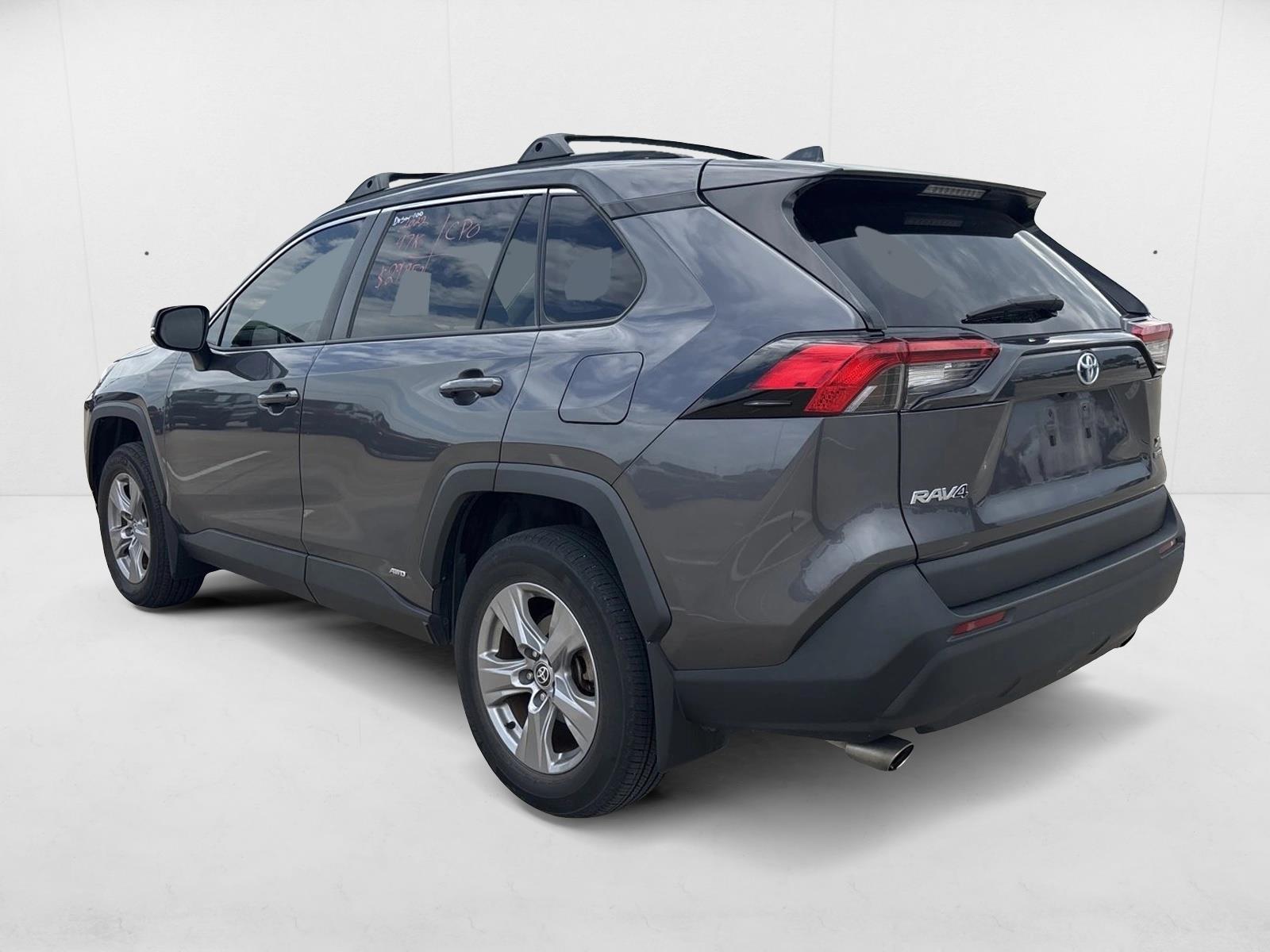 2022 Toyota RAV4 Hybrid XLE photo 3