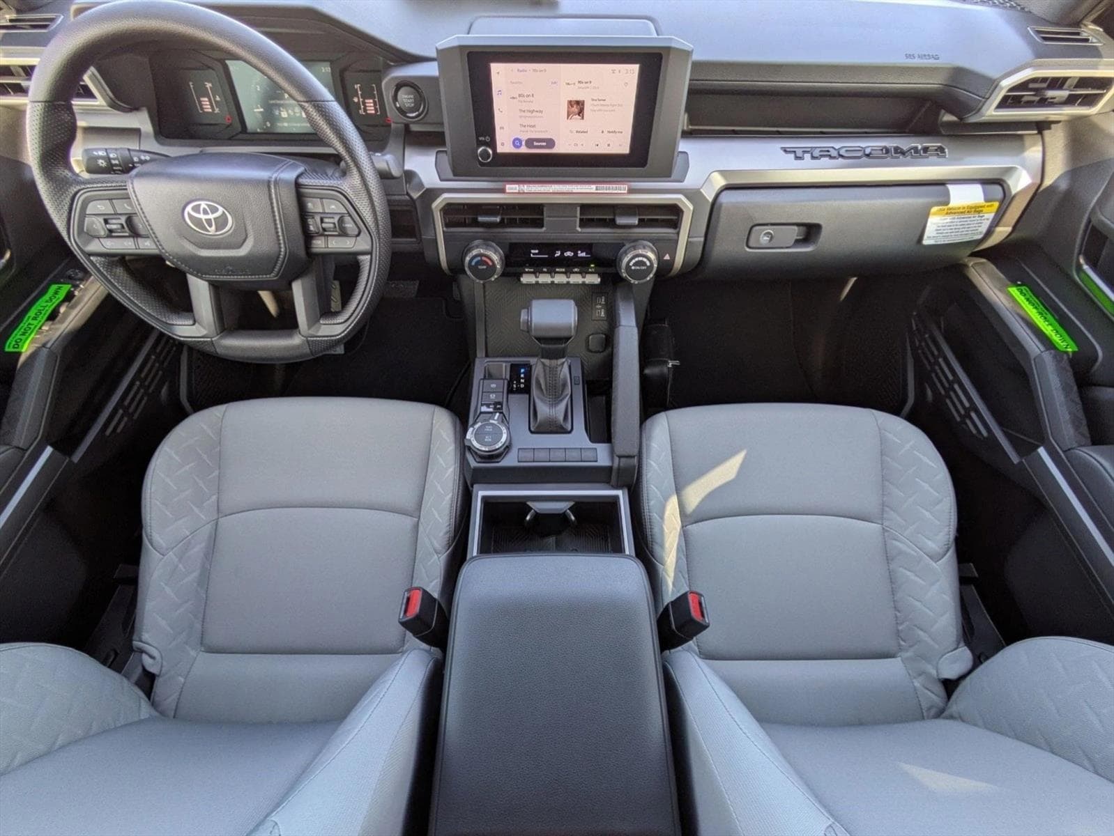 2025 Toyota Tacoma SR5 - Photo 17