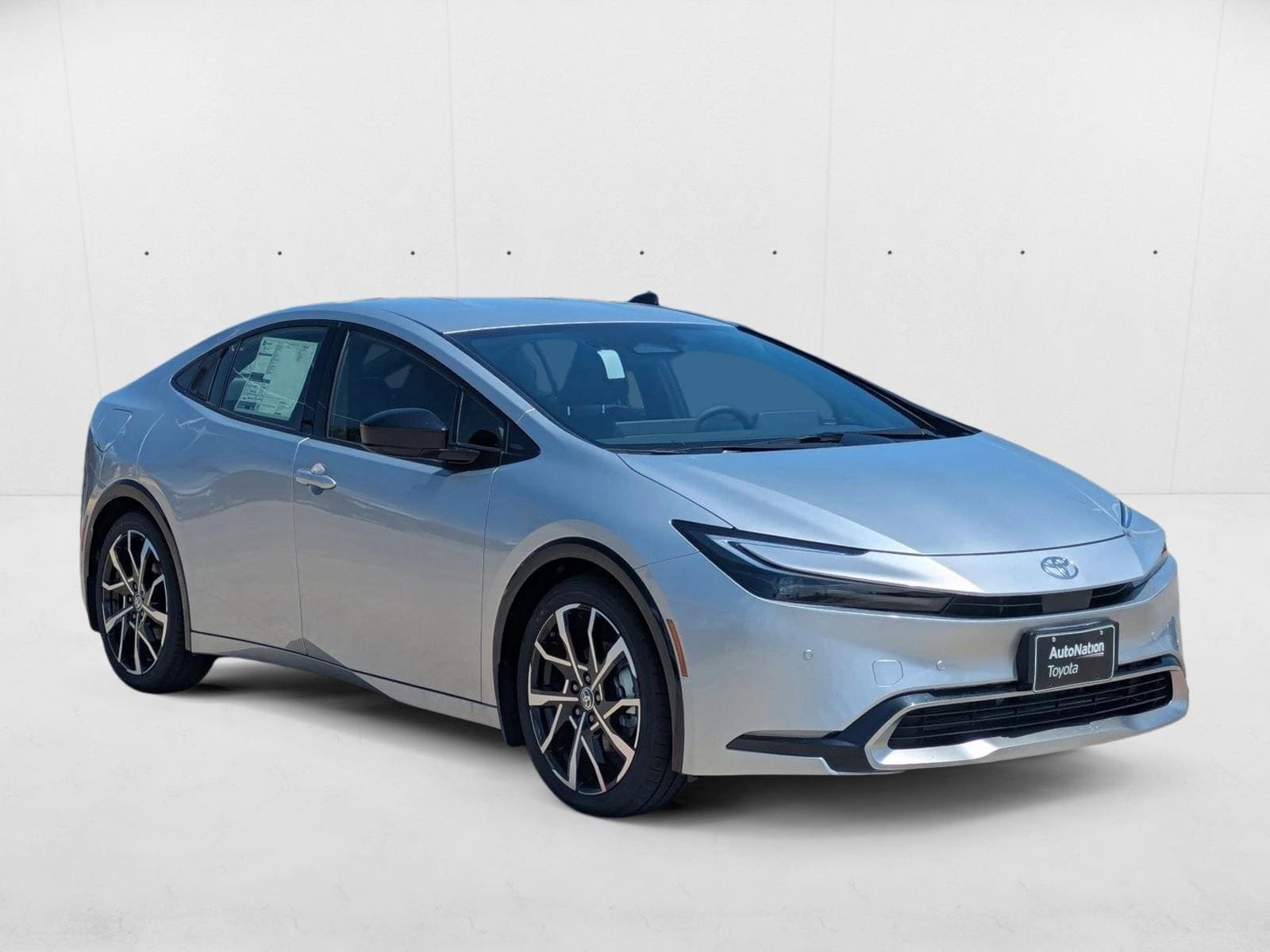 2026 Toyota Prius Plug-in Hybrid XSE - Photo 7