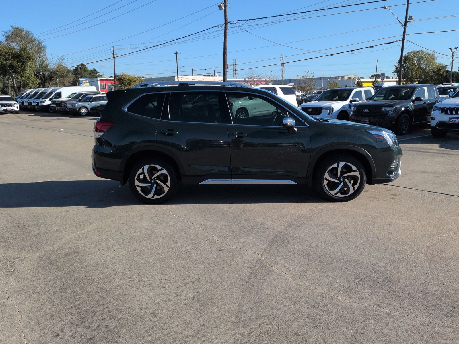 2023 Subaru Forester Touring photo 3