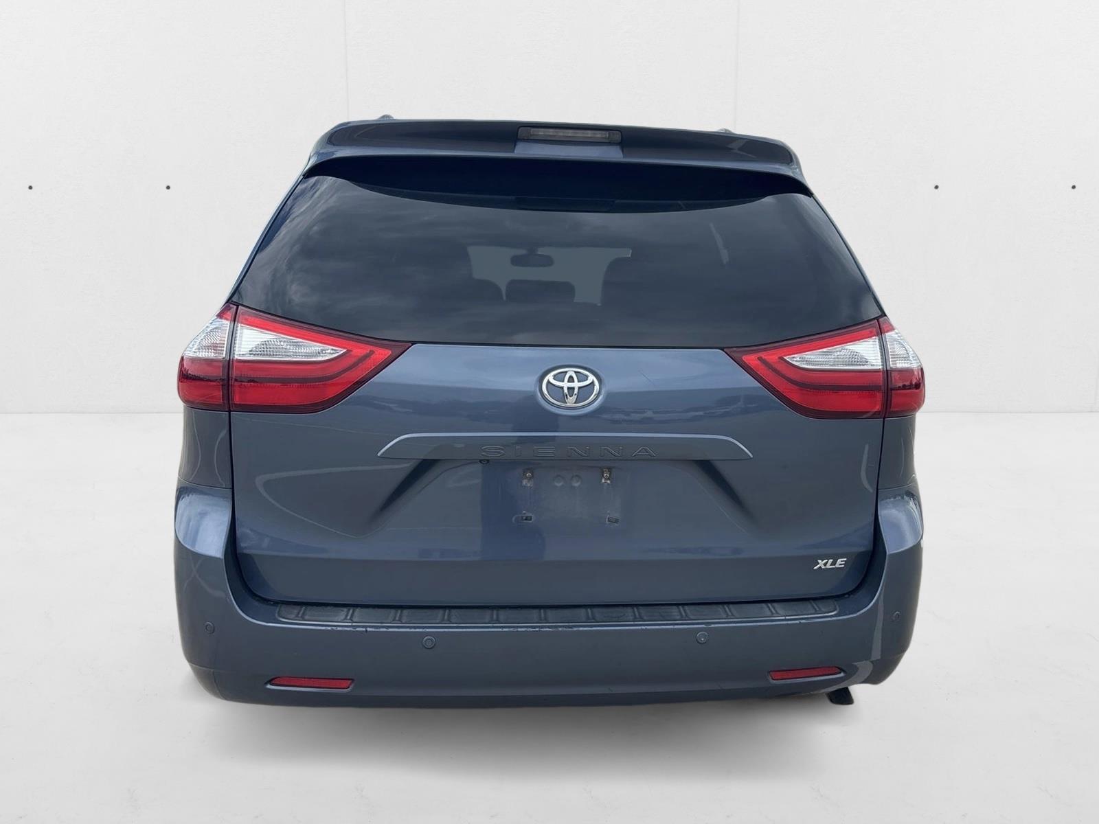 2015 Toyota Sienna XLE photo 4