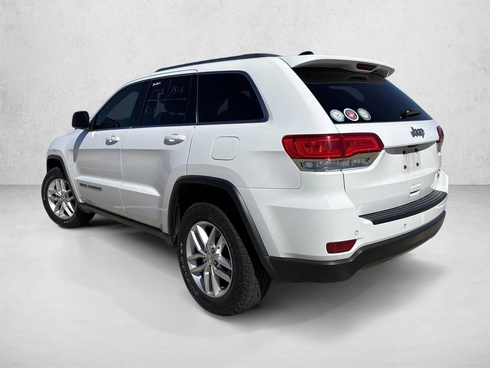 2018 Jeep Grand Cherokee Laredo photo 3