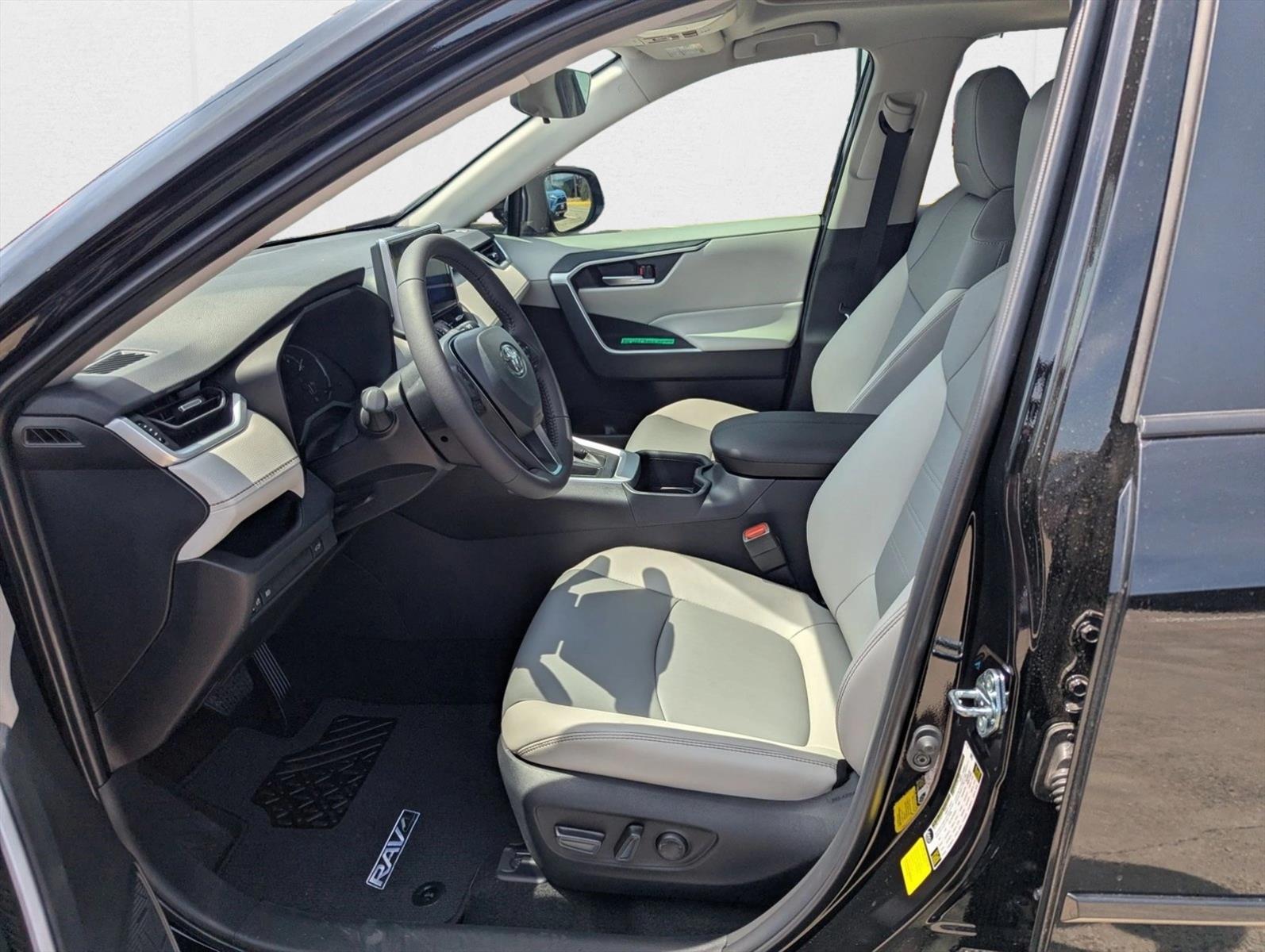 2025 Toyota RAV4 XLE Premium photo 3