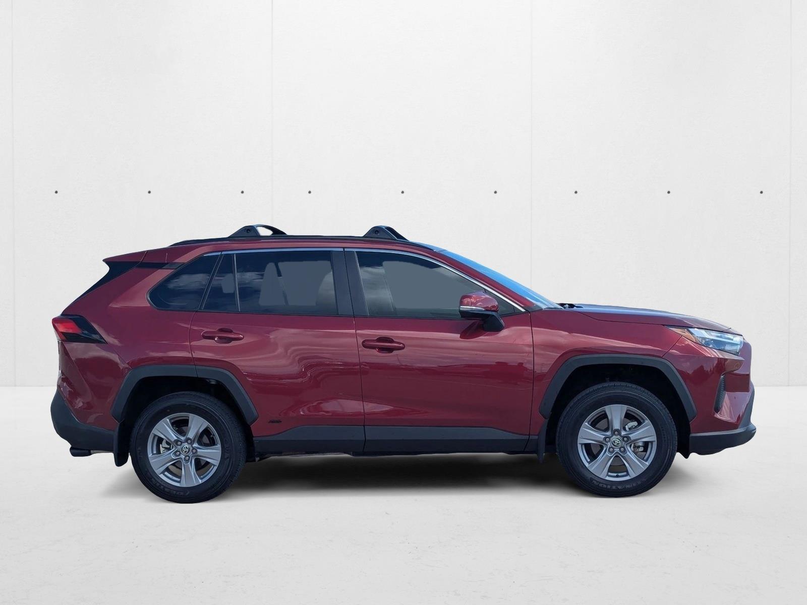 2025 Toyota RAV4 Hybrid XLE photo 4