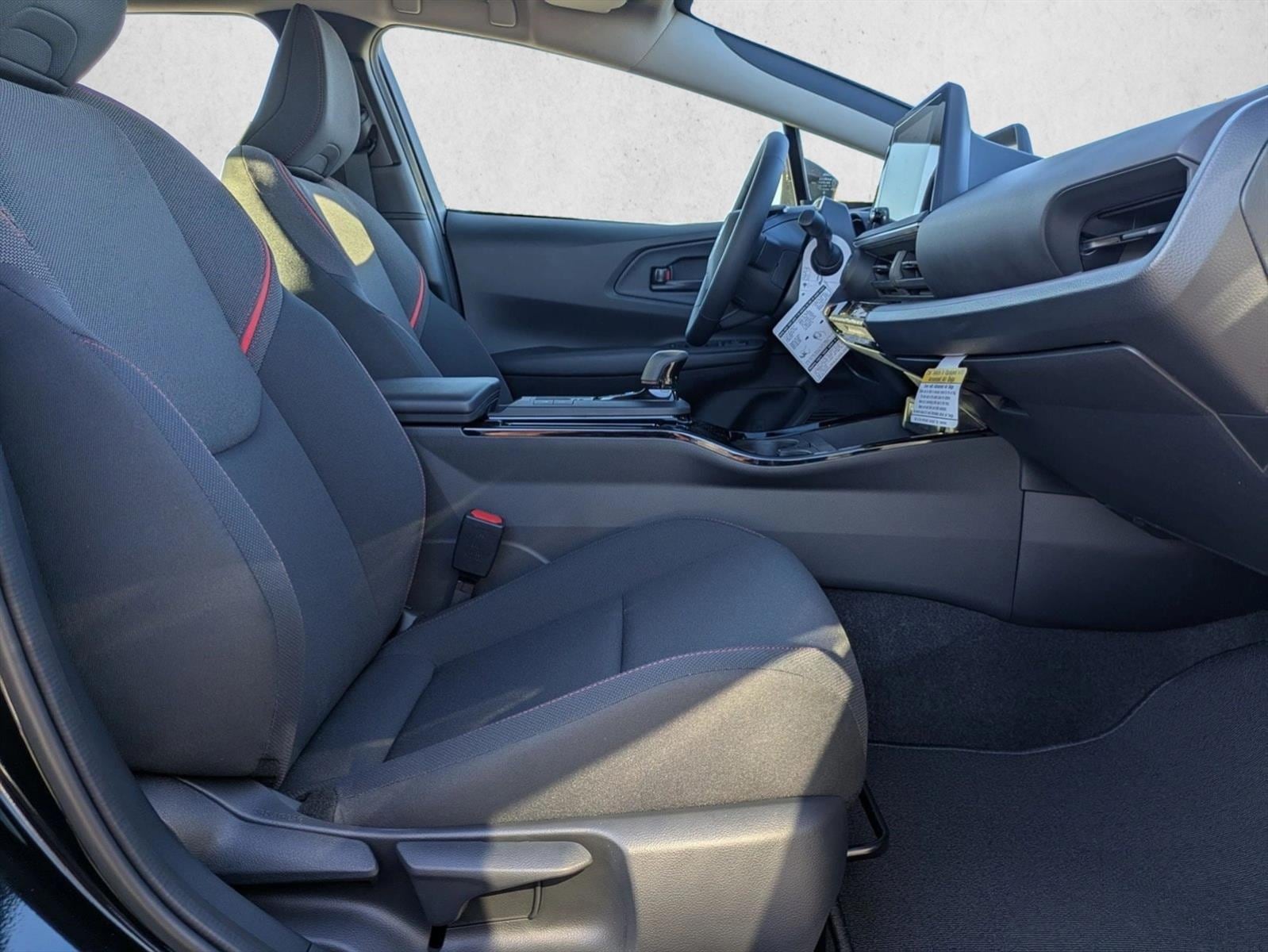 2026 Toyota Prius Plug-in Hybrid SE - Photo 21