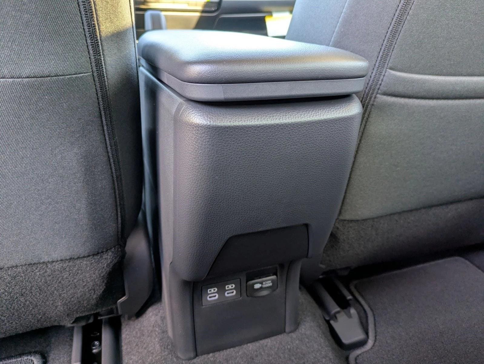 2026 Toyota Prius Plug-in Hybrid SE - Photo 18