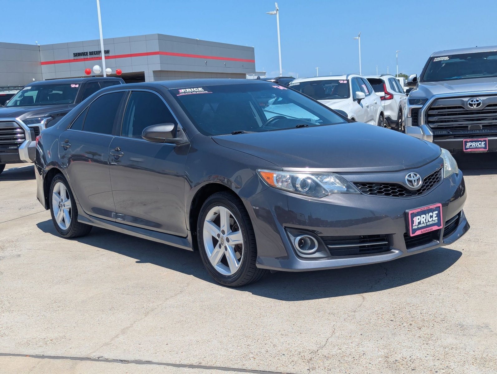 2014 Toyota Camry SE photo 2