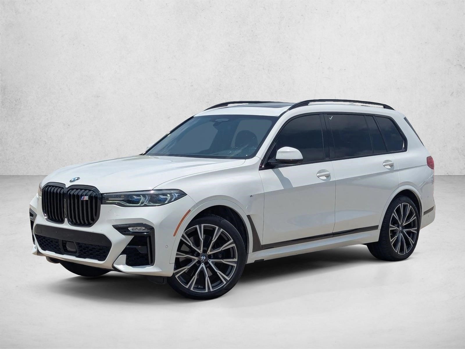 2021 BMW X7 M50i's photo