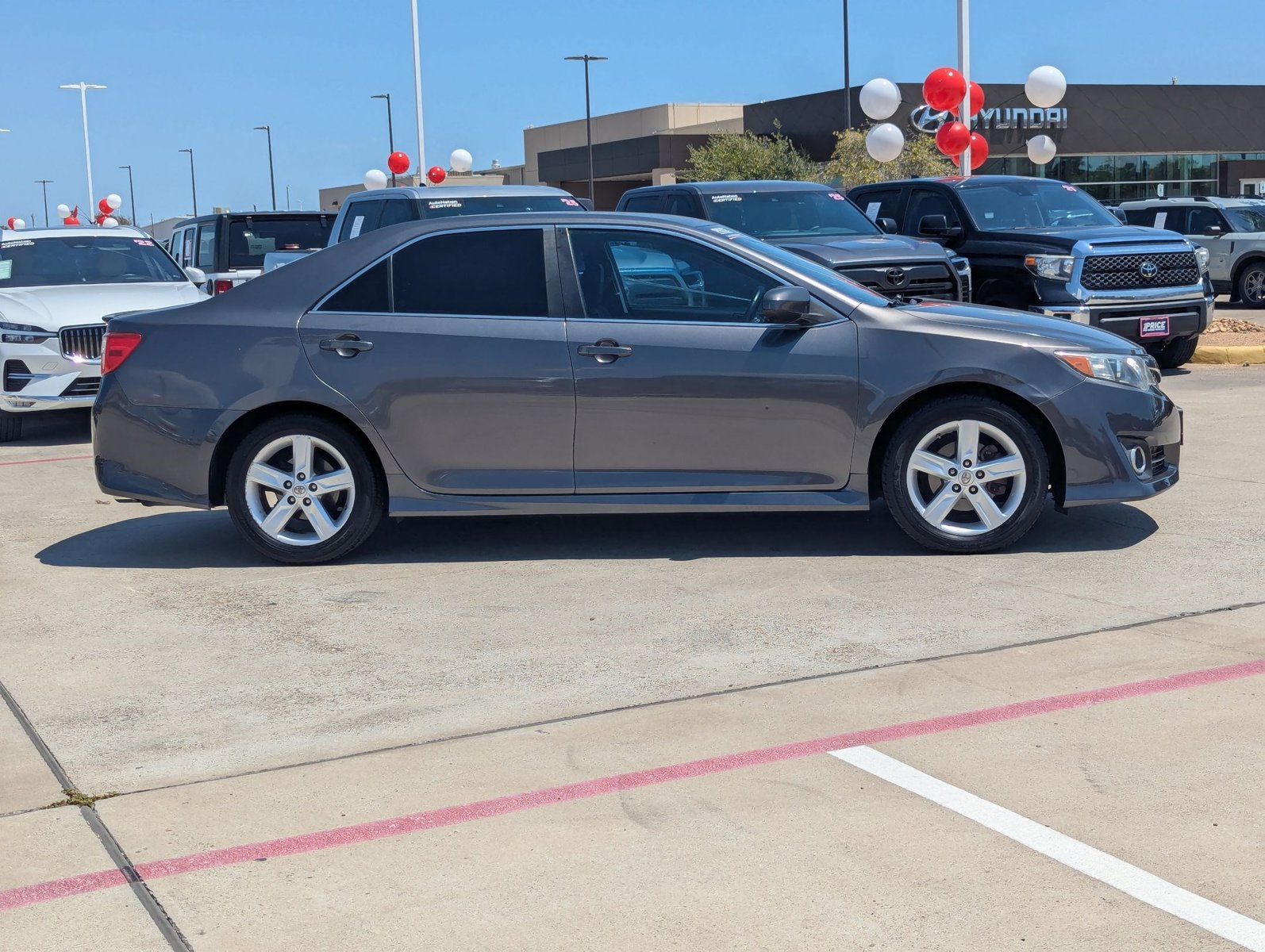 2014 Toyota Camry SE photo 3