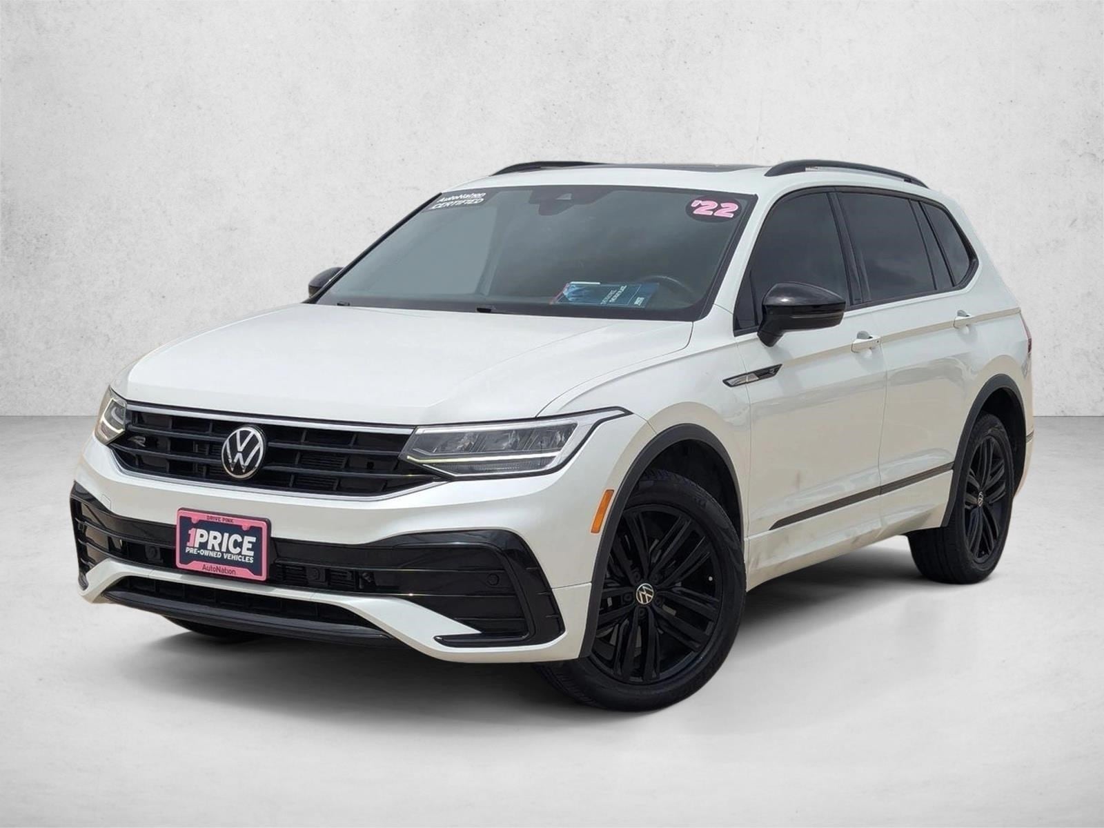 2022 Volkswagen Tiguan 2.0T SE R-Line Black's photo