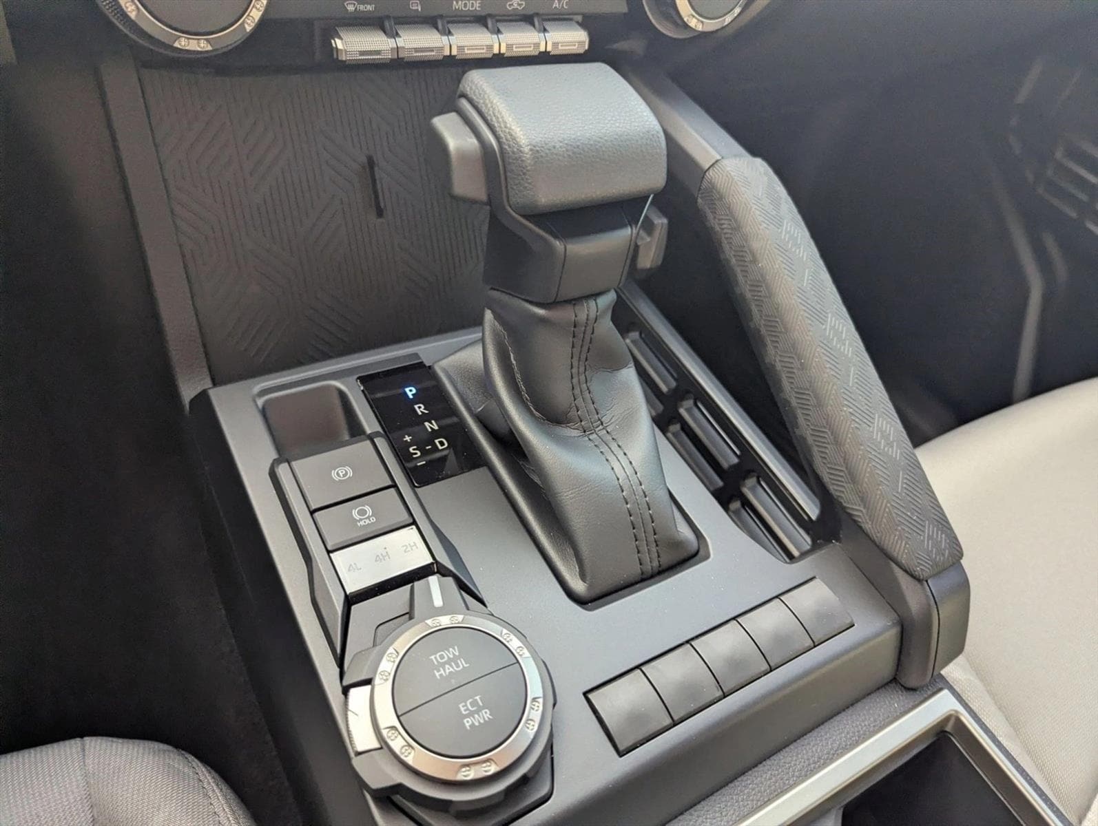 2025 Toyota Tacoma SR5 - Photo 15