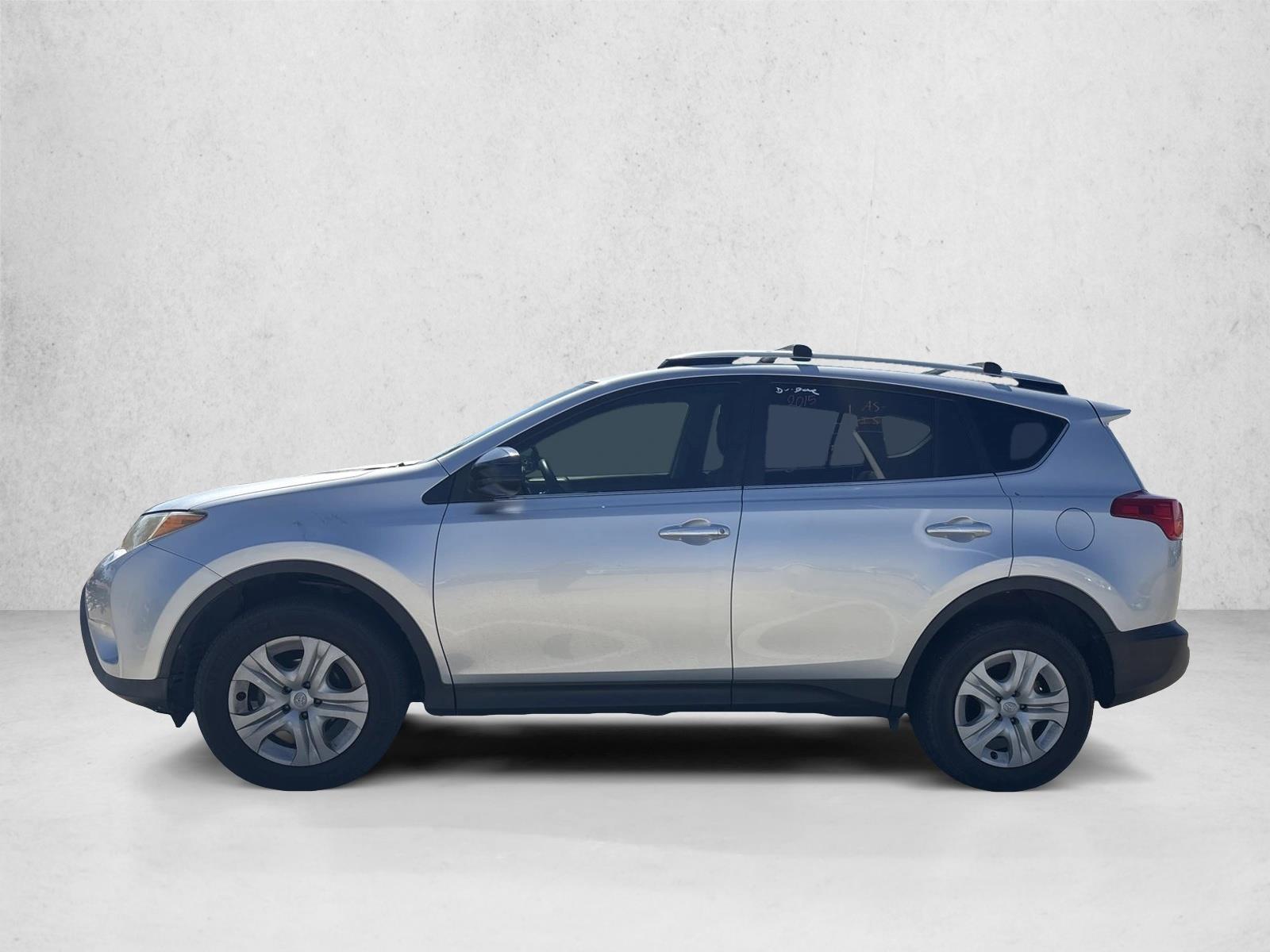 2015 Toyota RAV4 LE photo 2