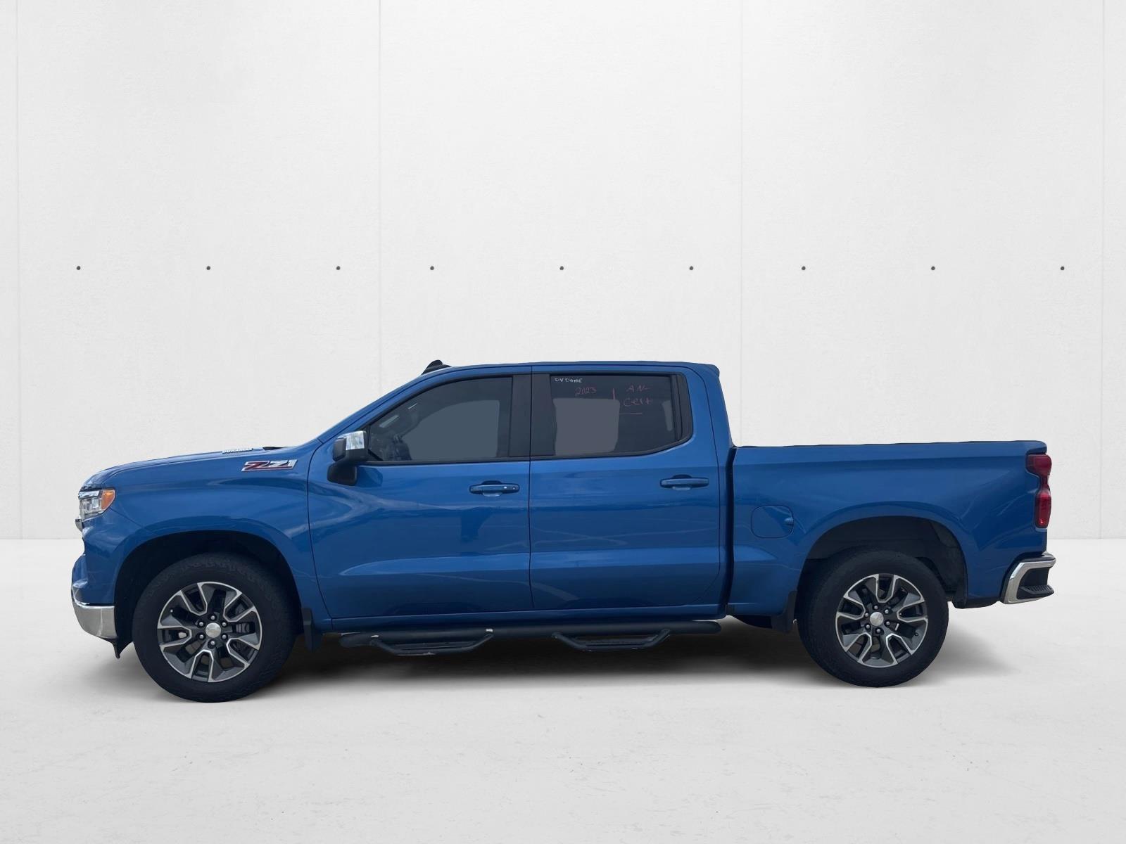 2023 Chevrolet Silverado 1500 photo 2