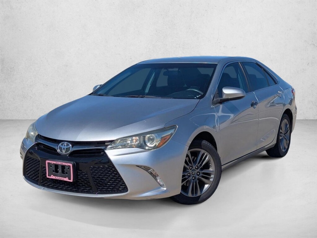 Used 2016 Toyota Camry SE Sedan