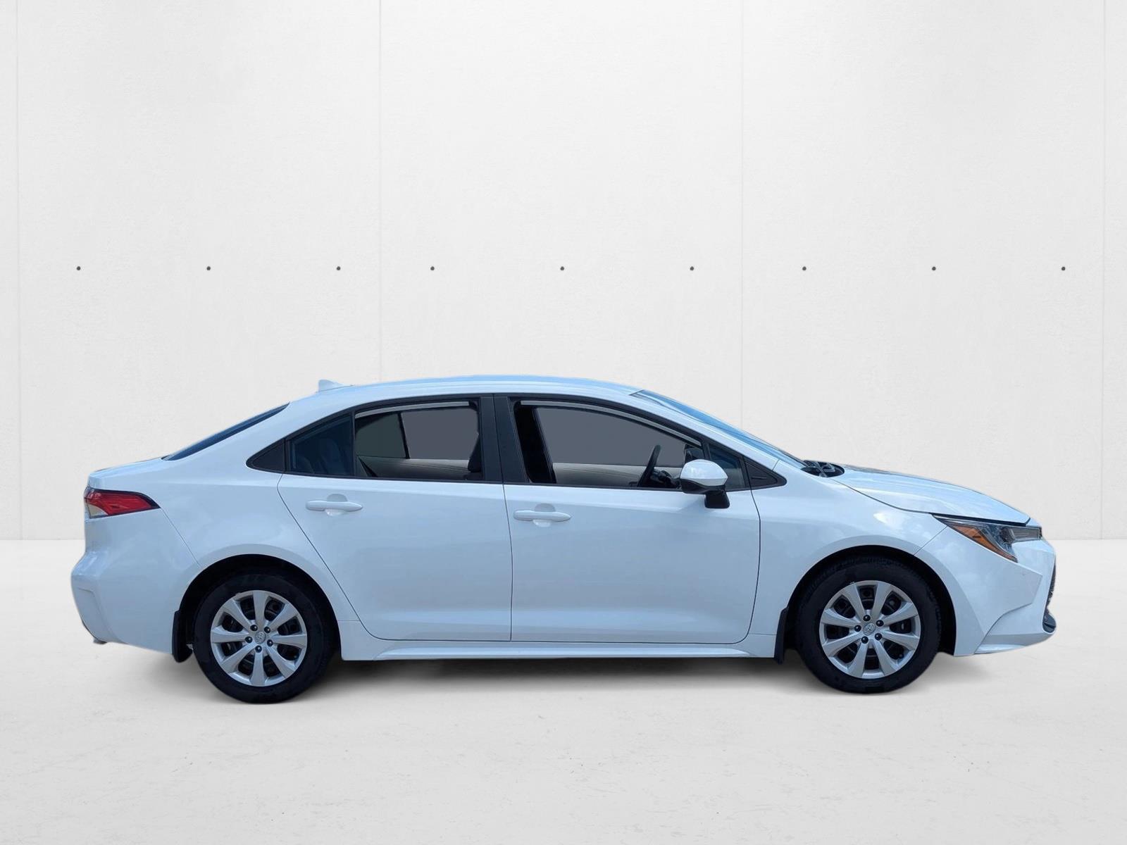 2025 Toyota Corolla LE photo 4