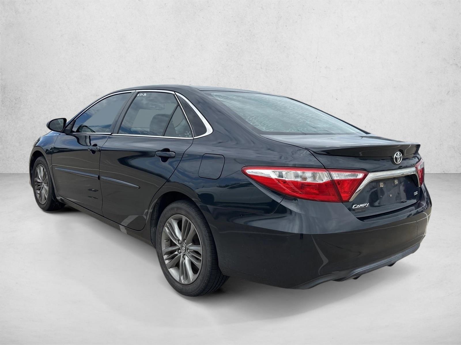 2017 Toyota Camry SE photo 3