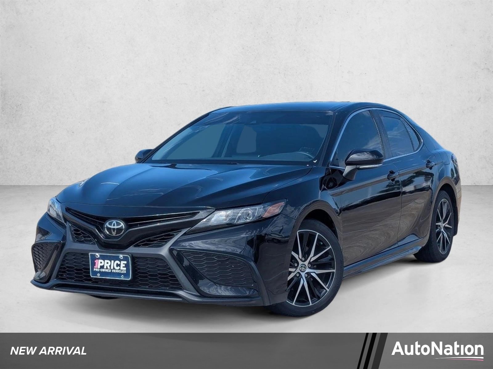 2023 Toyota Camry SE's photo