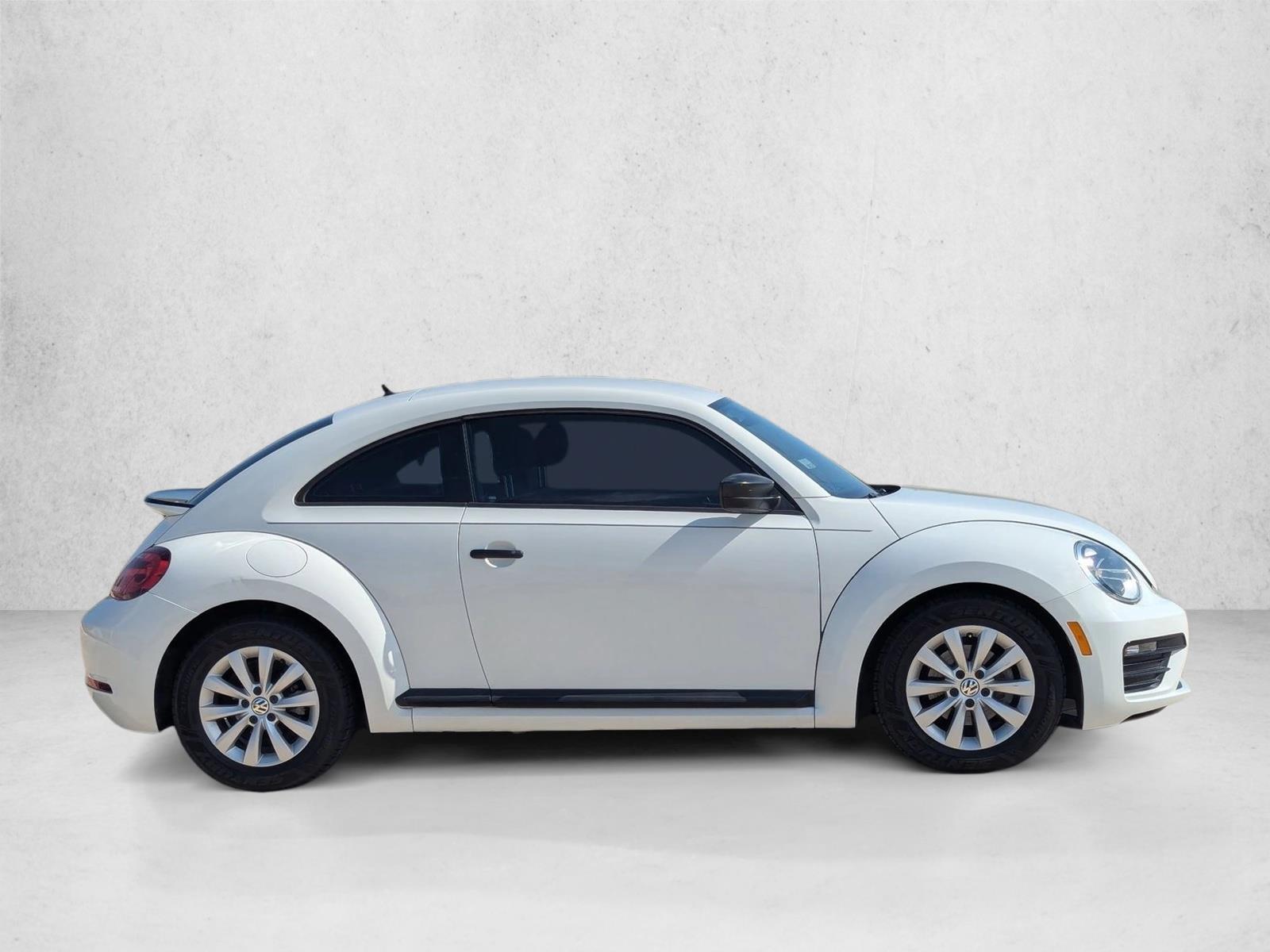 2017 Volkswagen Beetle 1.8T S photo 4