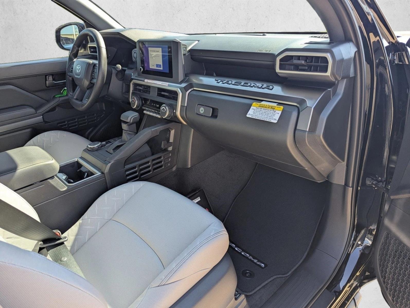 2025 Toyota Tacoma SR5 - Photo 18