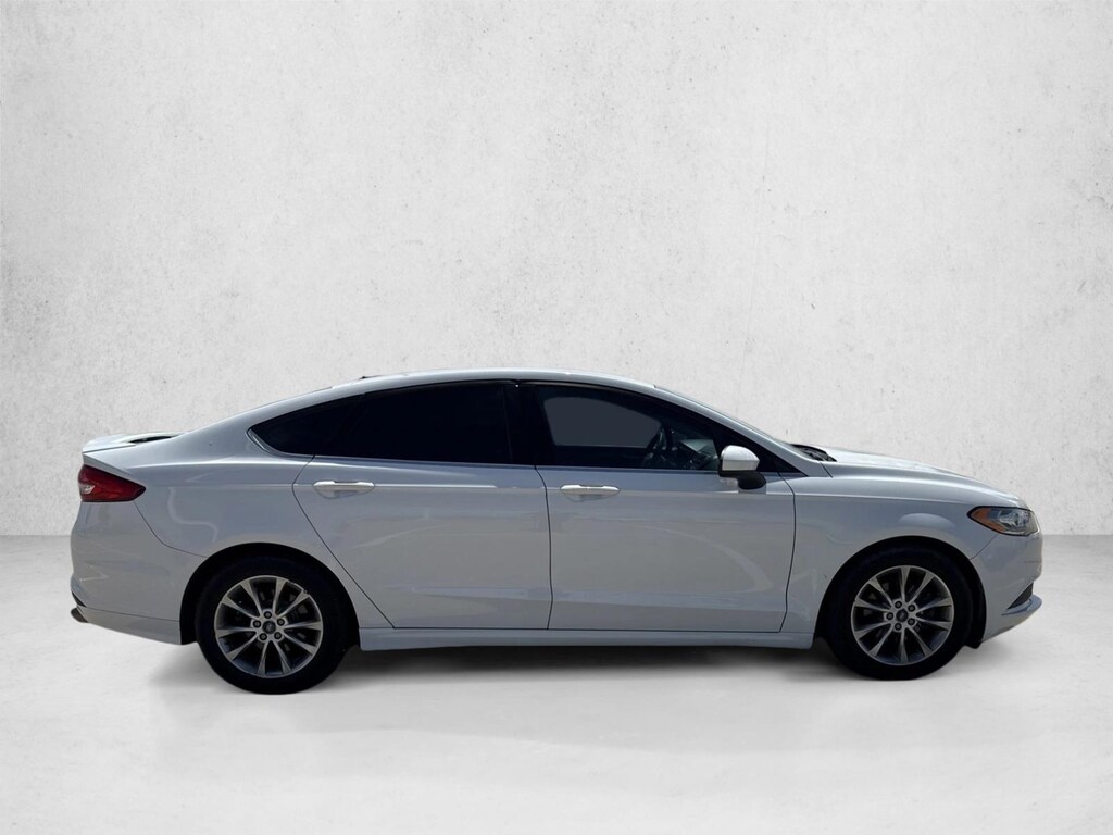 Used 2017 Ford Fusion SE Sedan