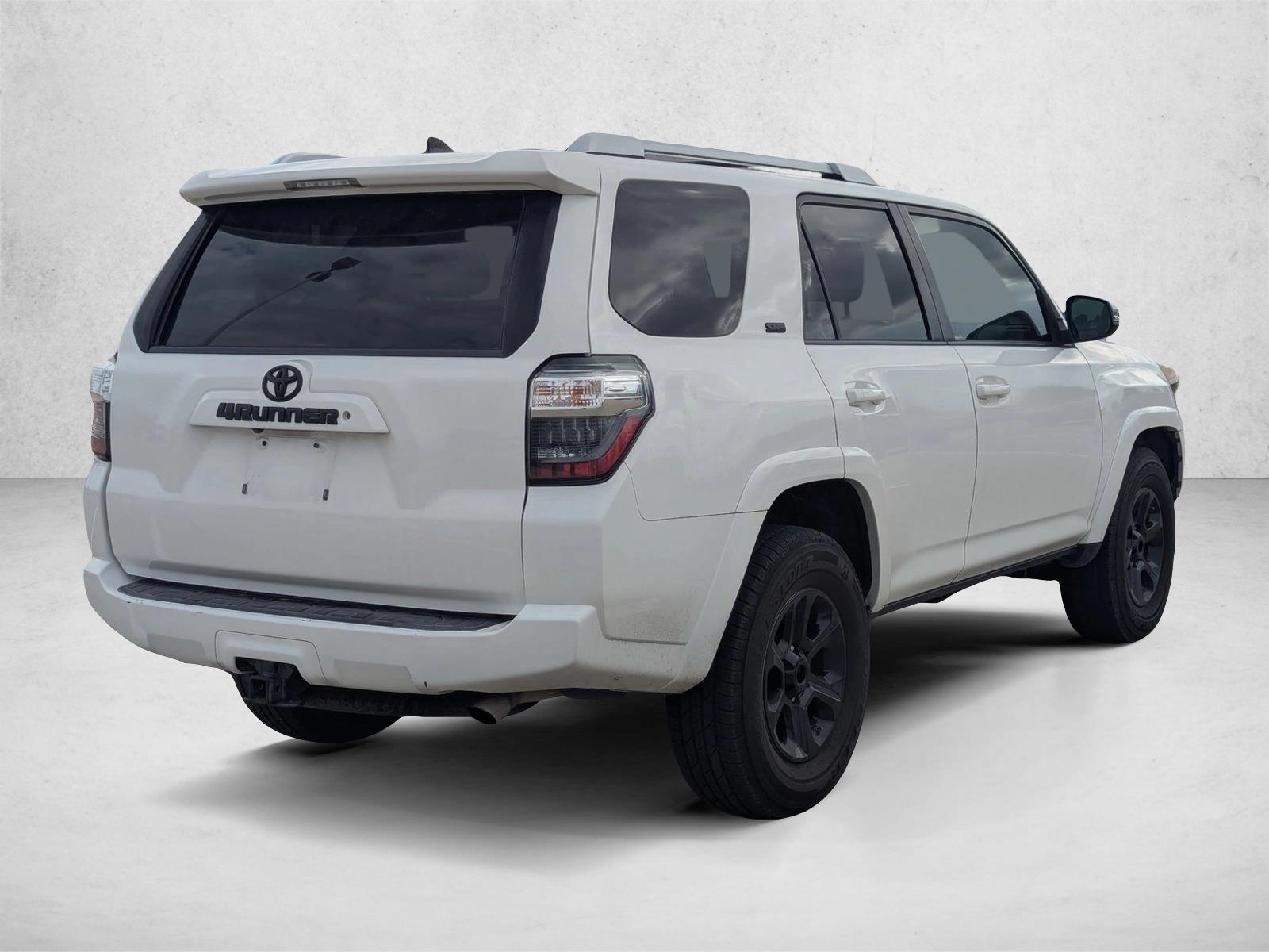 2017 Toyota 4Runner Limited SR5 Premium photo 3