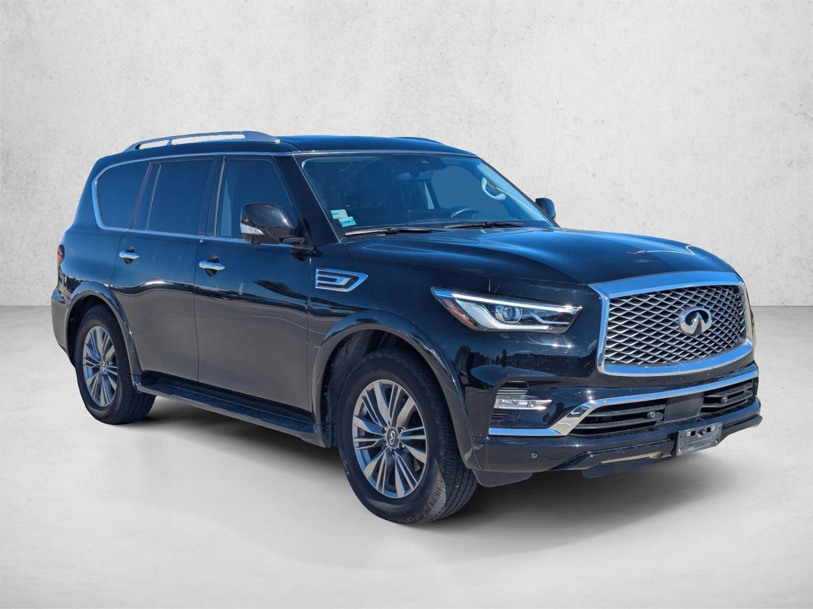 2022 Infiniti QX80 Luxe photo 3