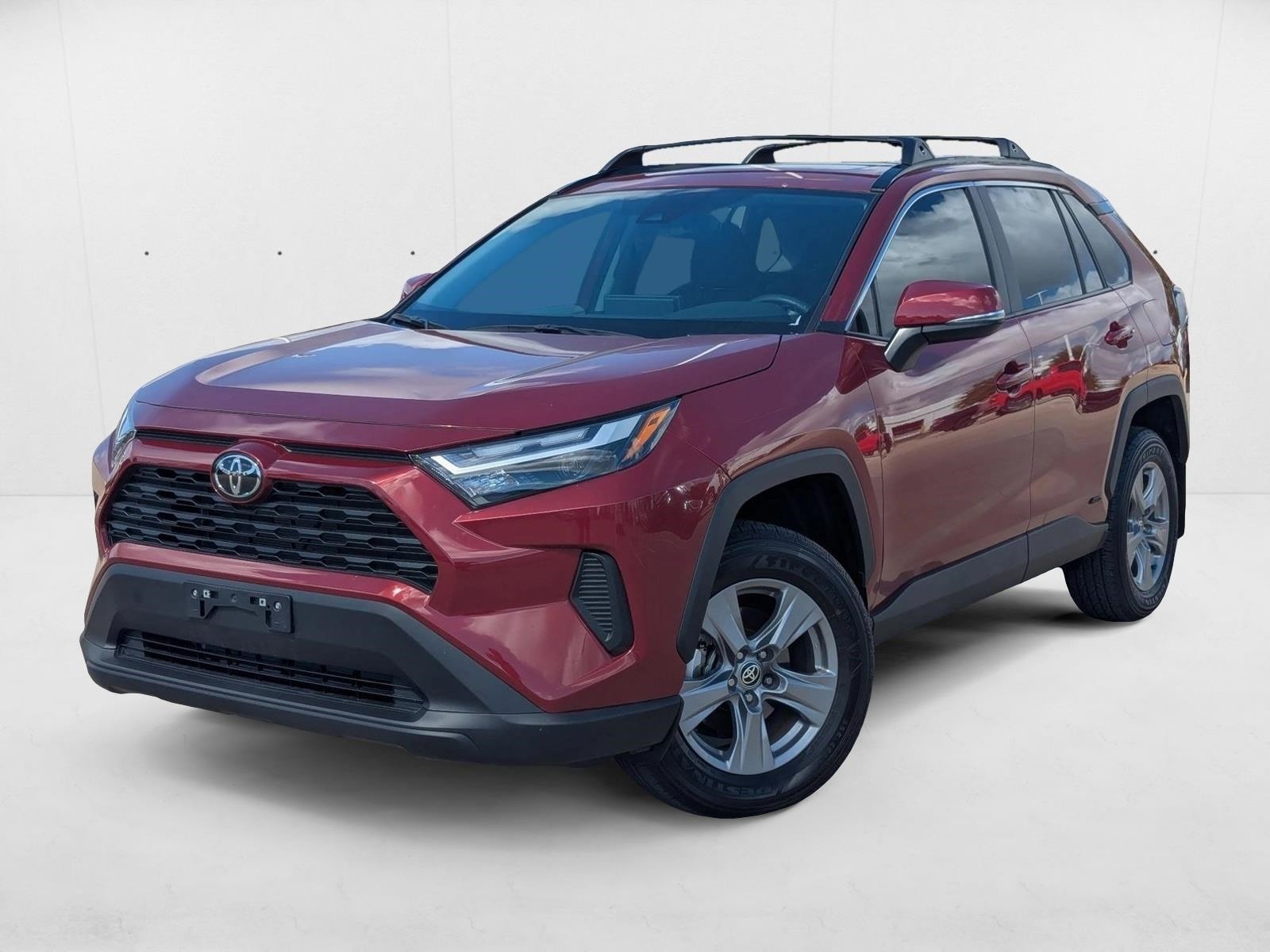 2025 Toyota RAV4 XLE's photo