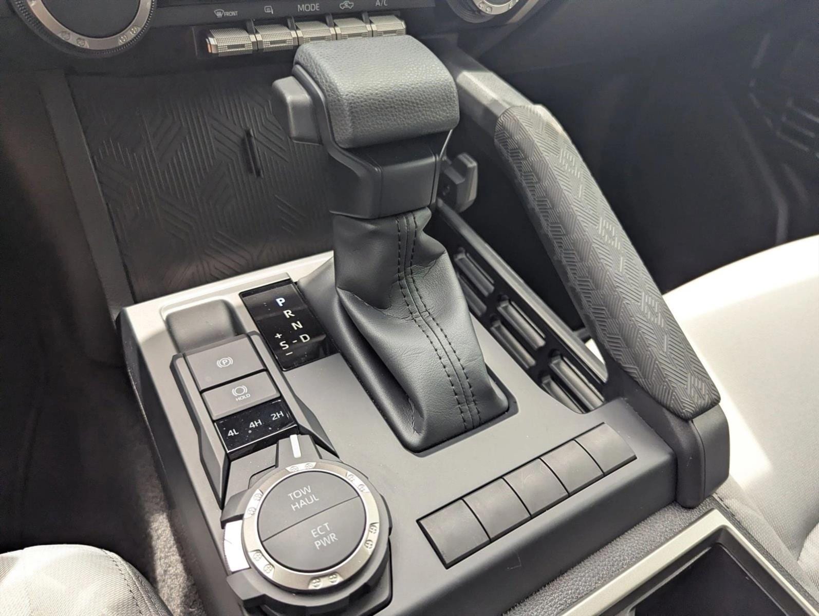 2025 Toyota Tacoma SR5 - Photo 11