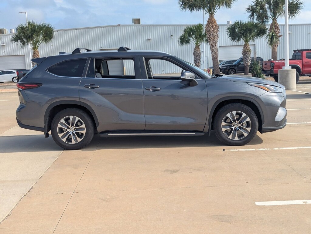 Used 2024 Toyota Highlander XLE SUV