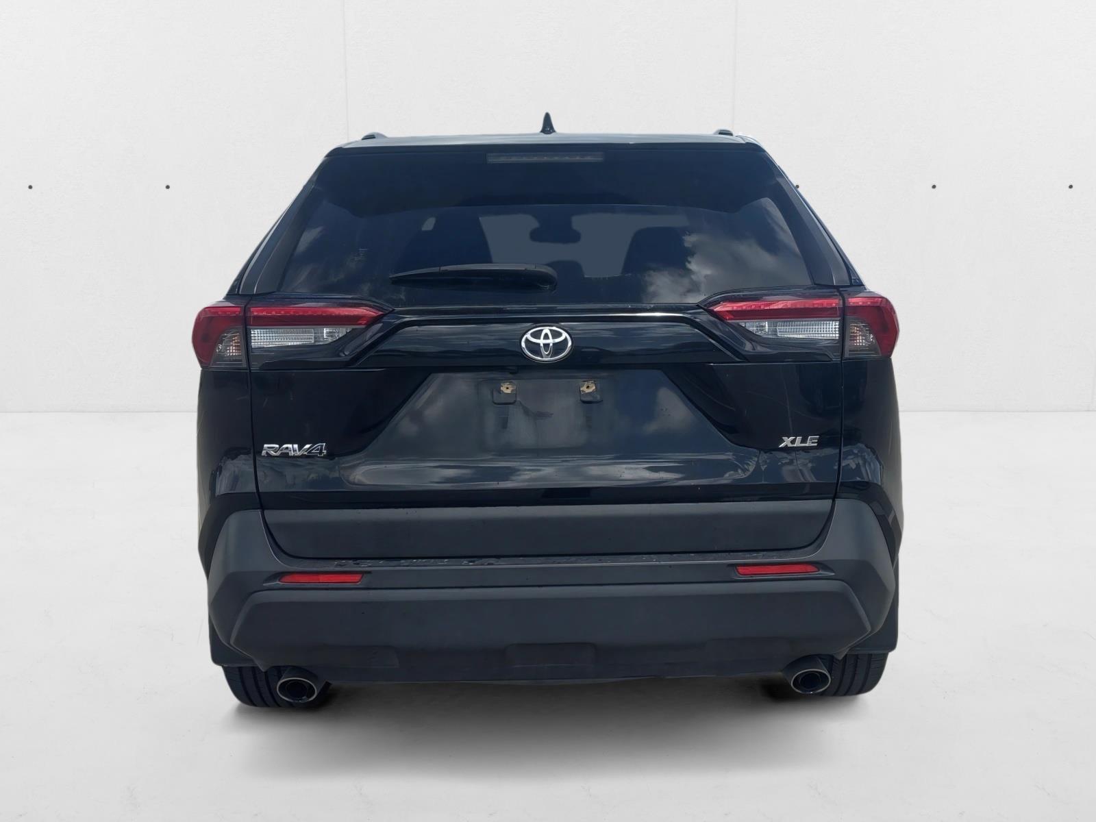 2020 Toyota RAV4 XLE Premium photo 3