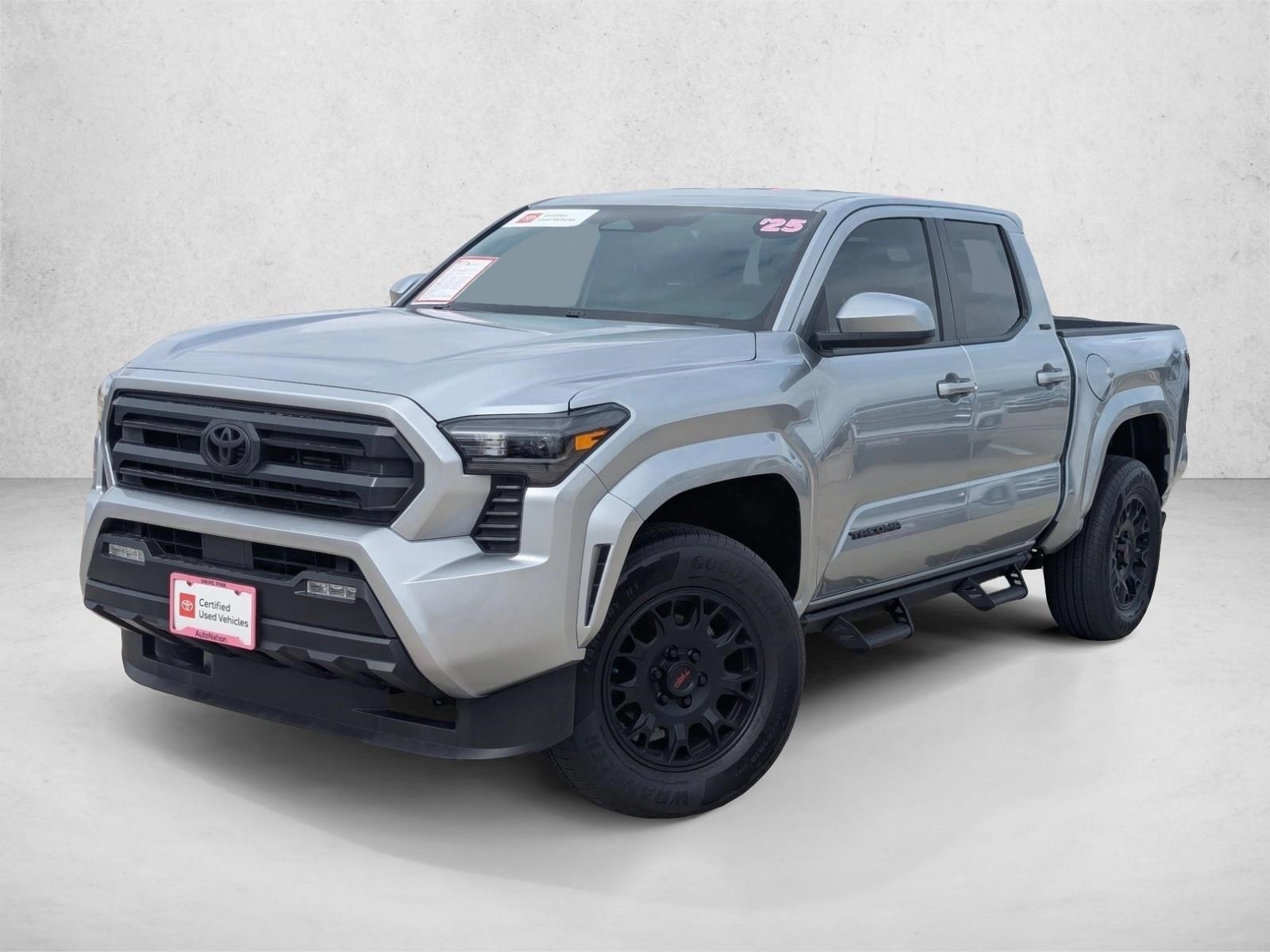 2025 Toyota Tacoma SR5's photo