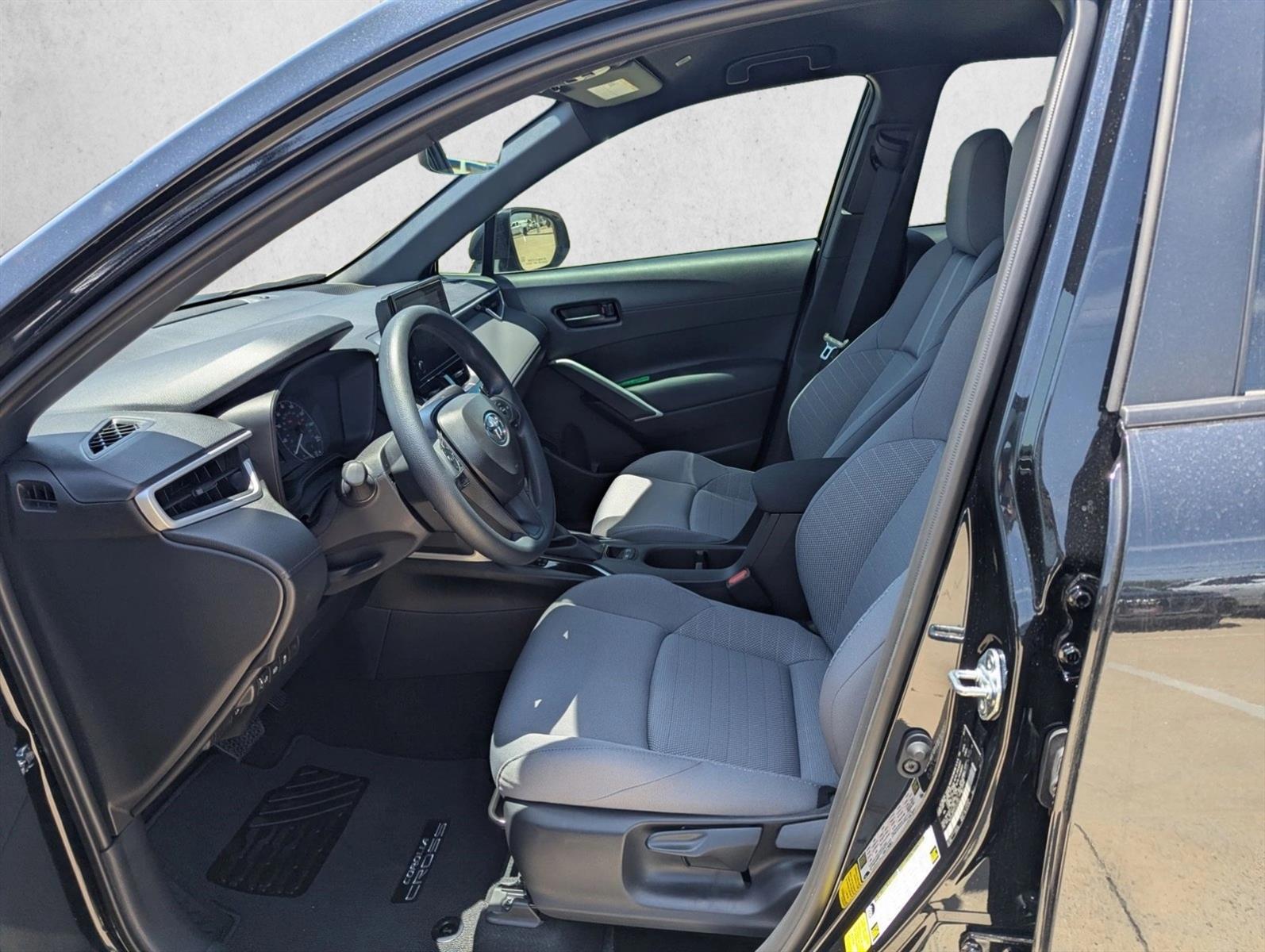 2025 Toyota Corolla Hybrid S photo 4