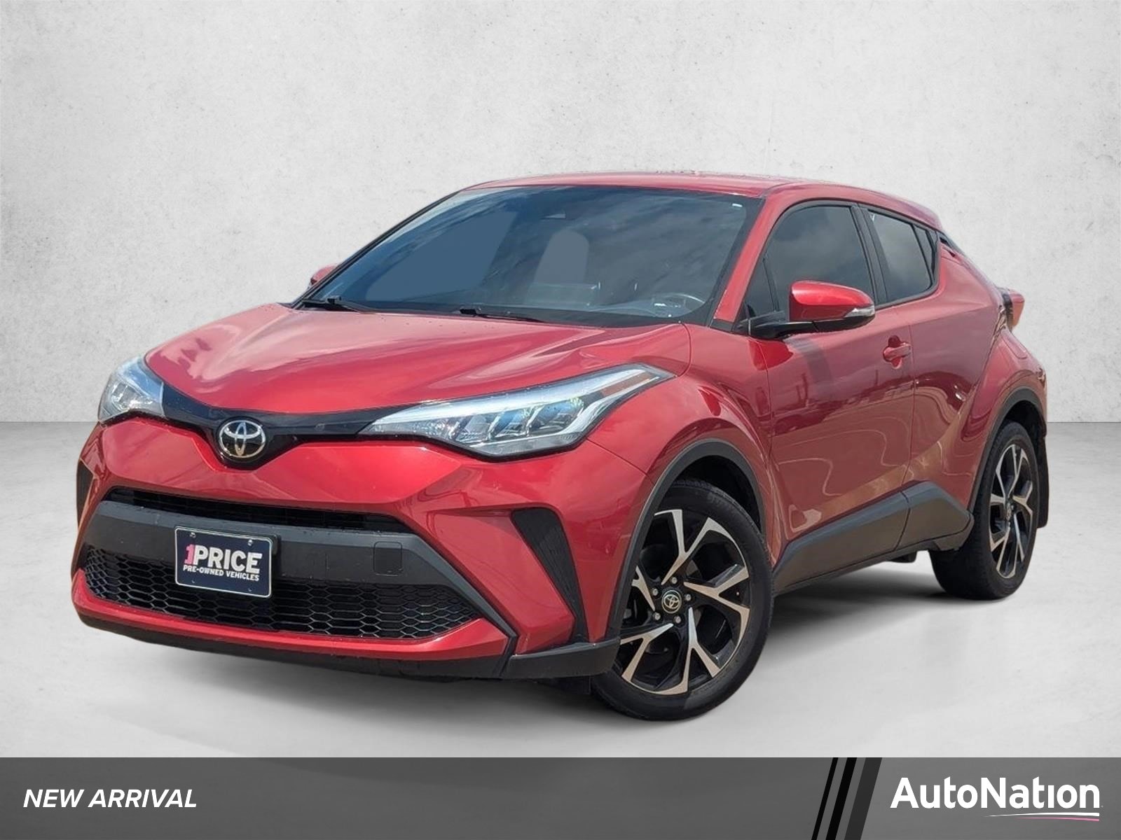 2022 Toyota C-HR XLE's photo