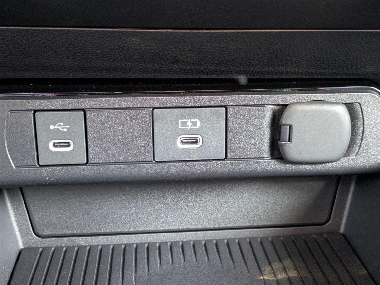2026 Toyota Prius Plug-in Hybrid SE - Photo 15