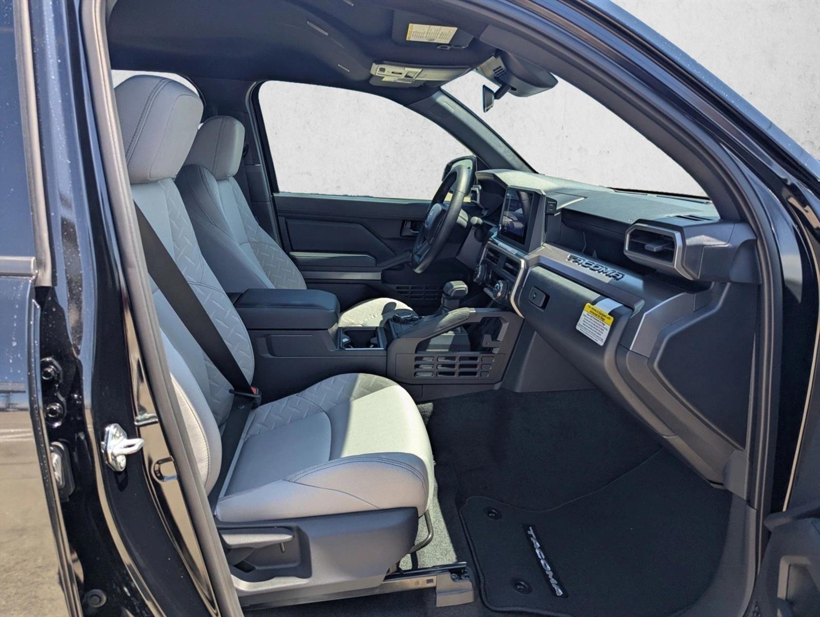 2025 Toyota Tacoma SR5 - Photo 19