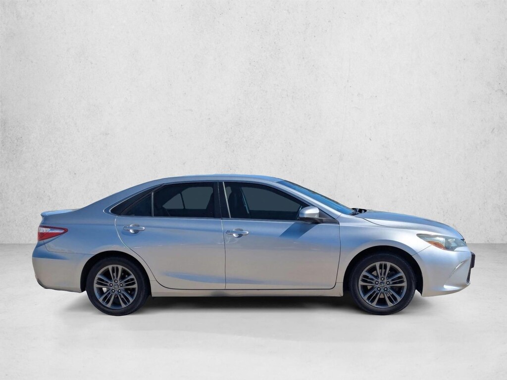 Used 2016 Toyota Camry SE Sedan