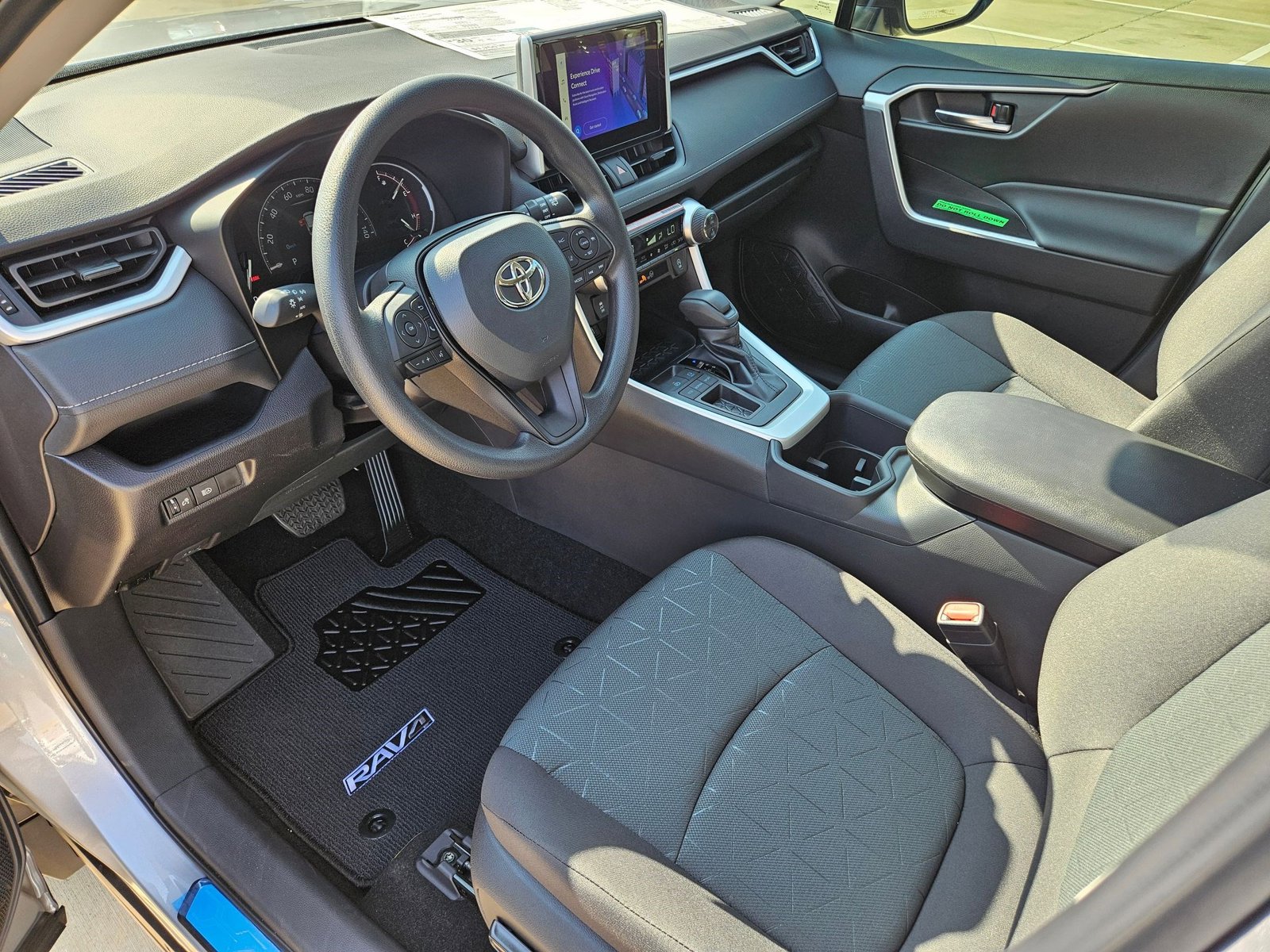 2025 Toyota RAV4 XLE photo 3