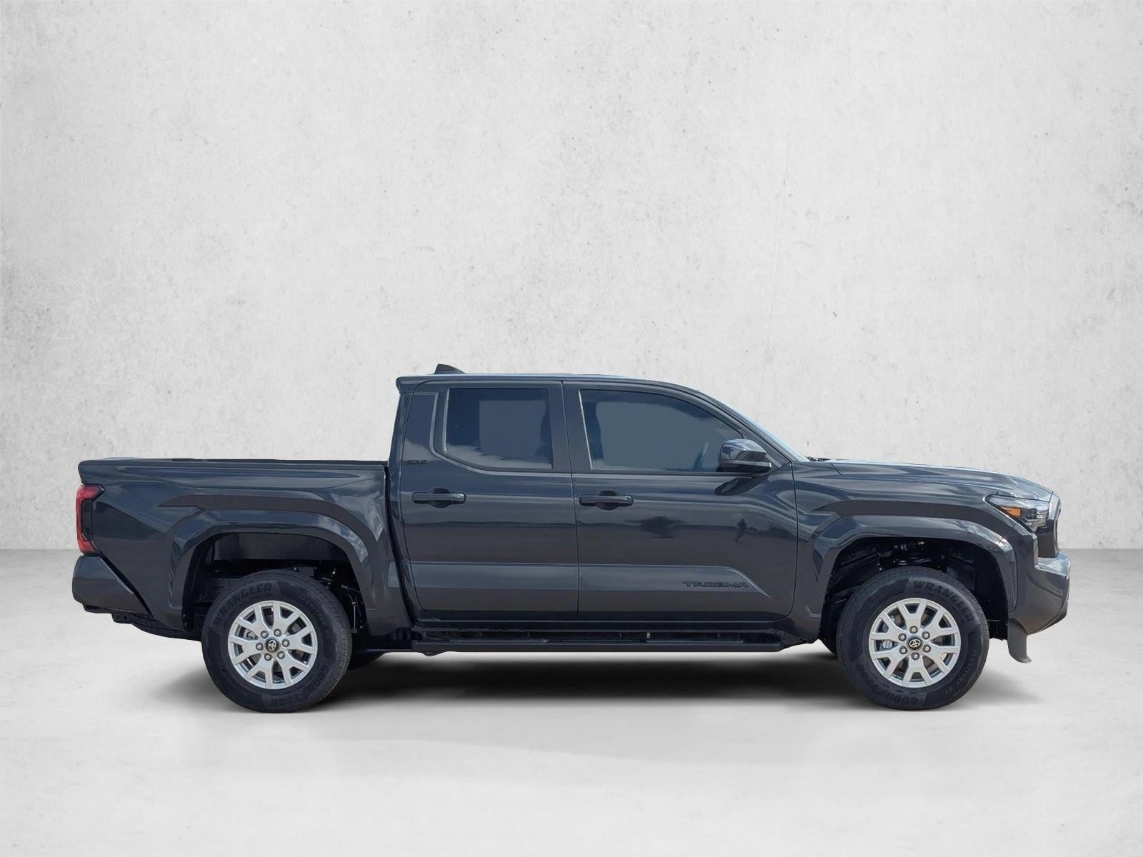 2025 Toyota Tacoma SR5 - Photo 8