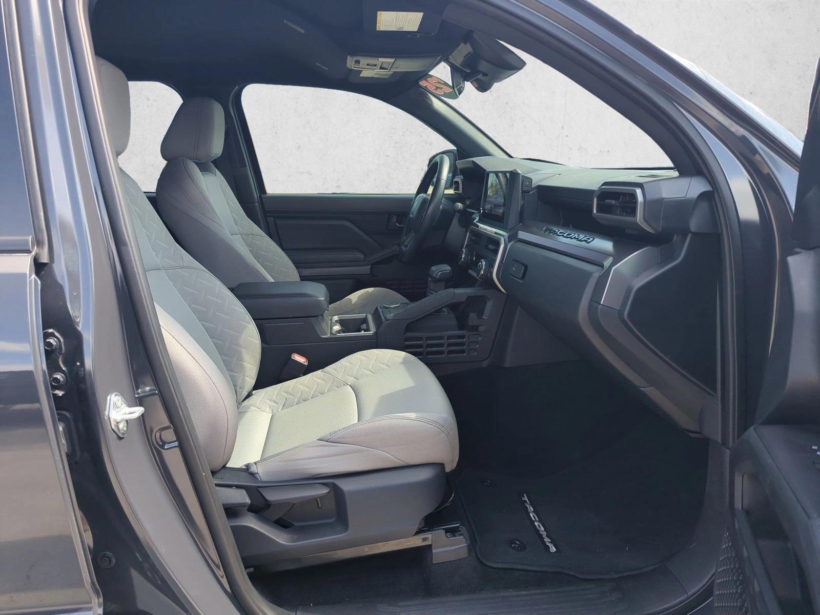 2025 Toyota Tacoma SR5 - Photo 18