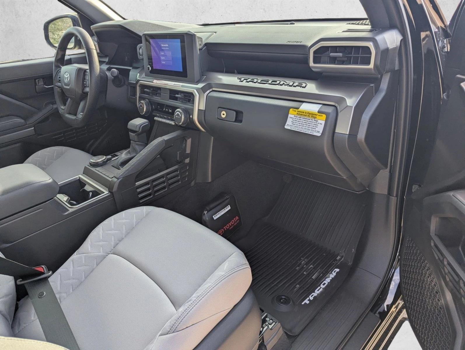 2025 Toyota Tacoma SR5 - Photo 18
