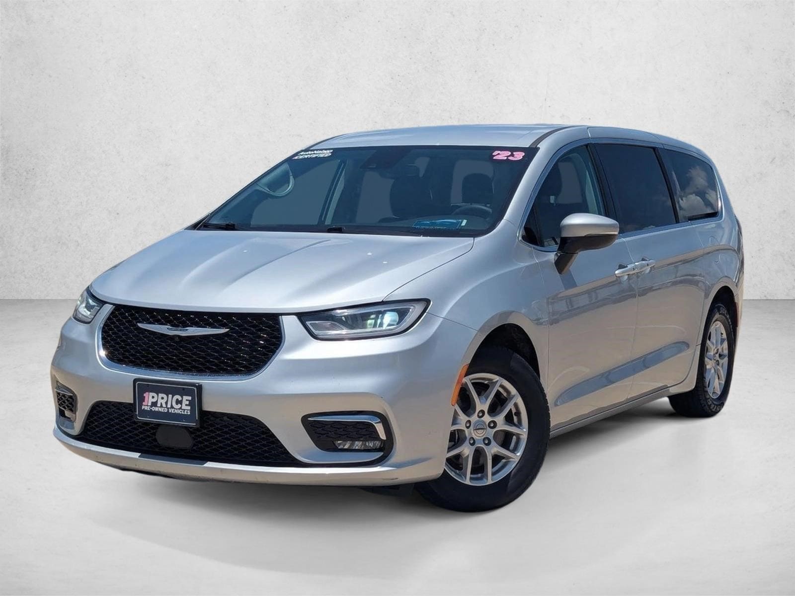 2023 Chrysler Pacifica Touring L's photo