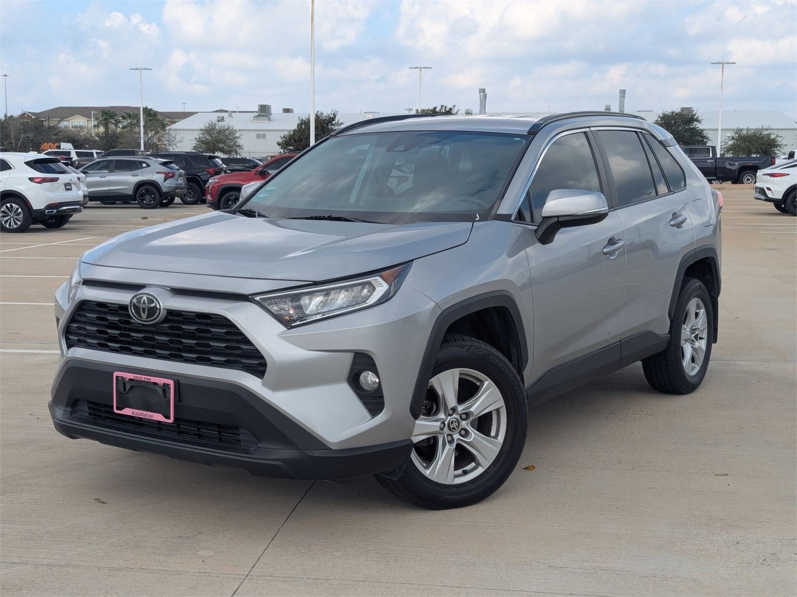 2021 Toyota RAV4 XLE's photo