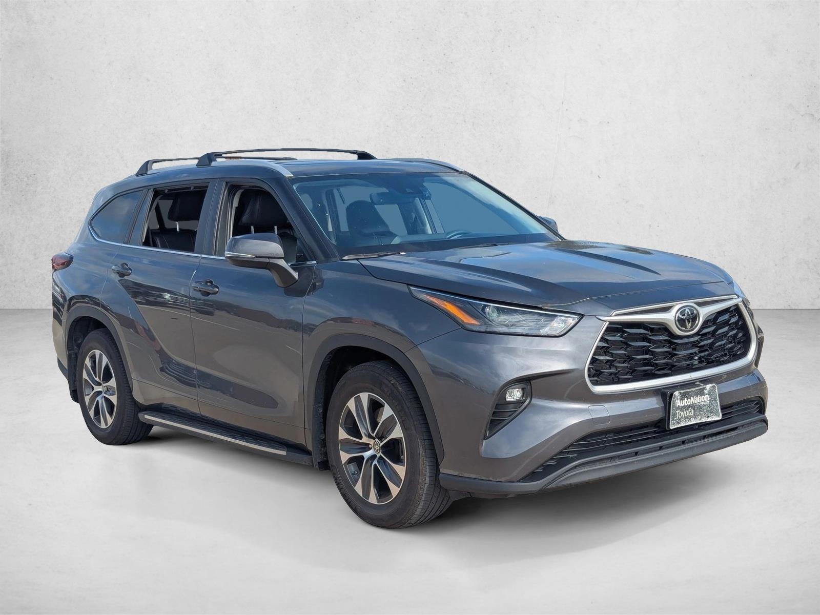 2024 Toyota Highlander XLE photo 3